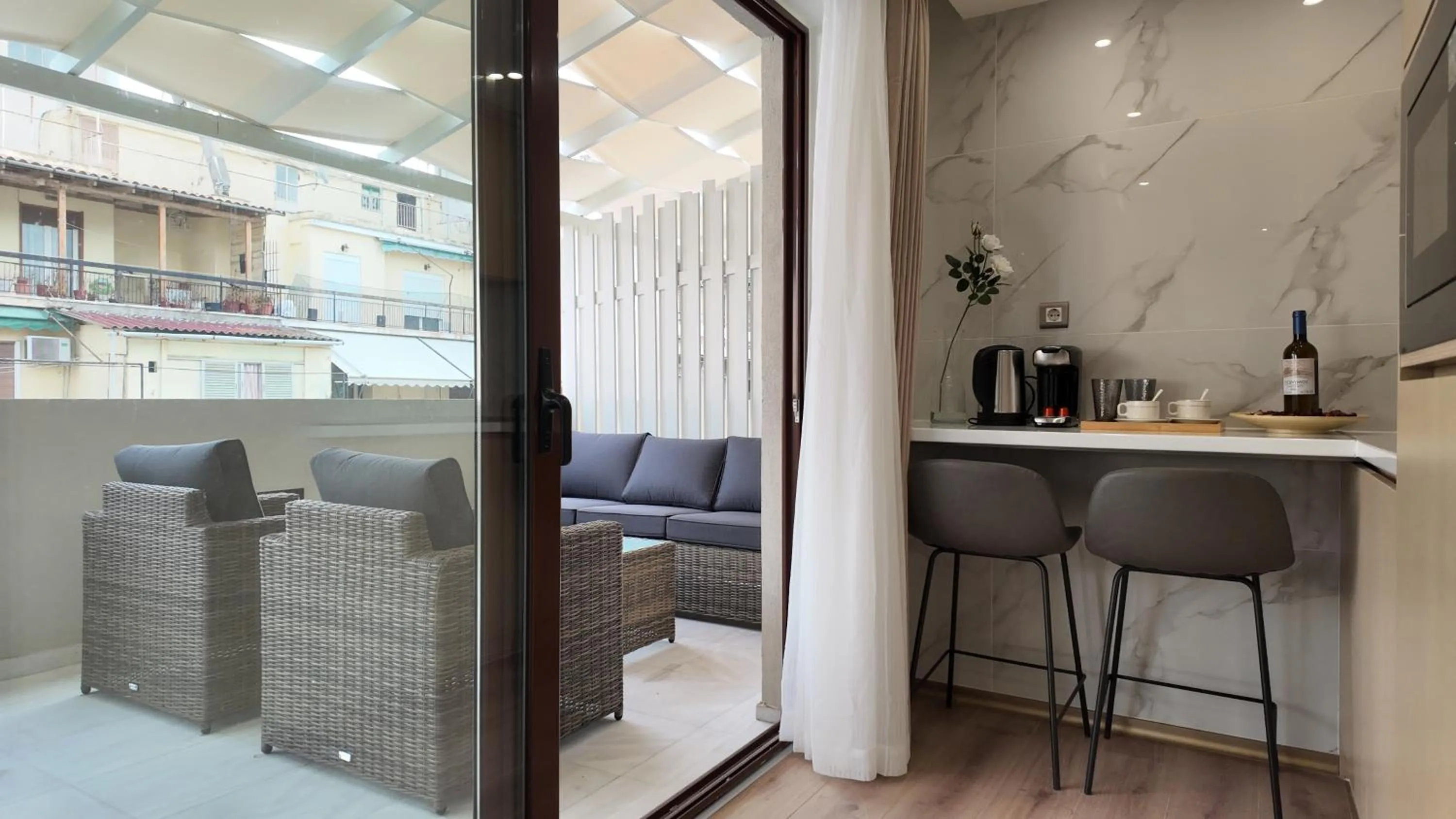 Kitchen or kitchenette in CC LUX Suites in Piraeus Port