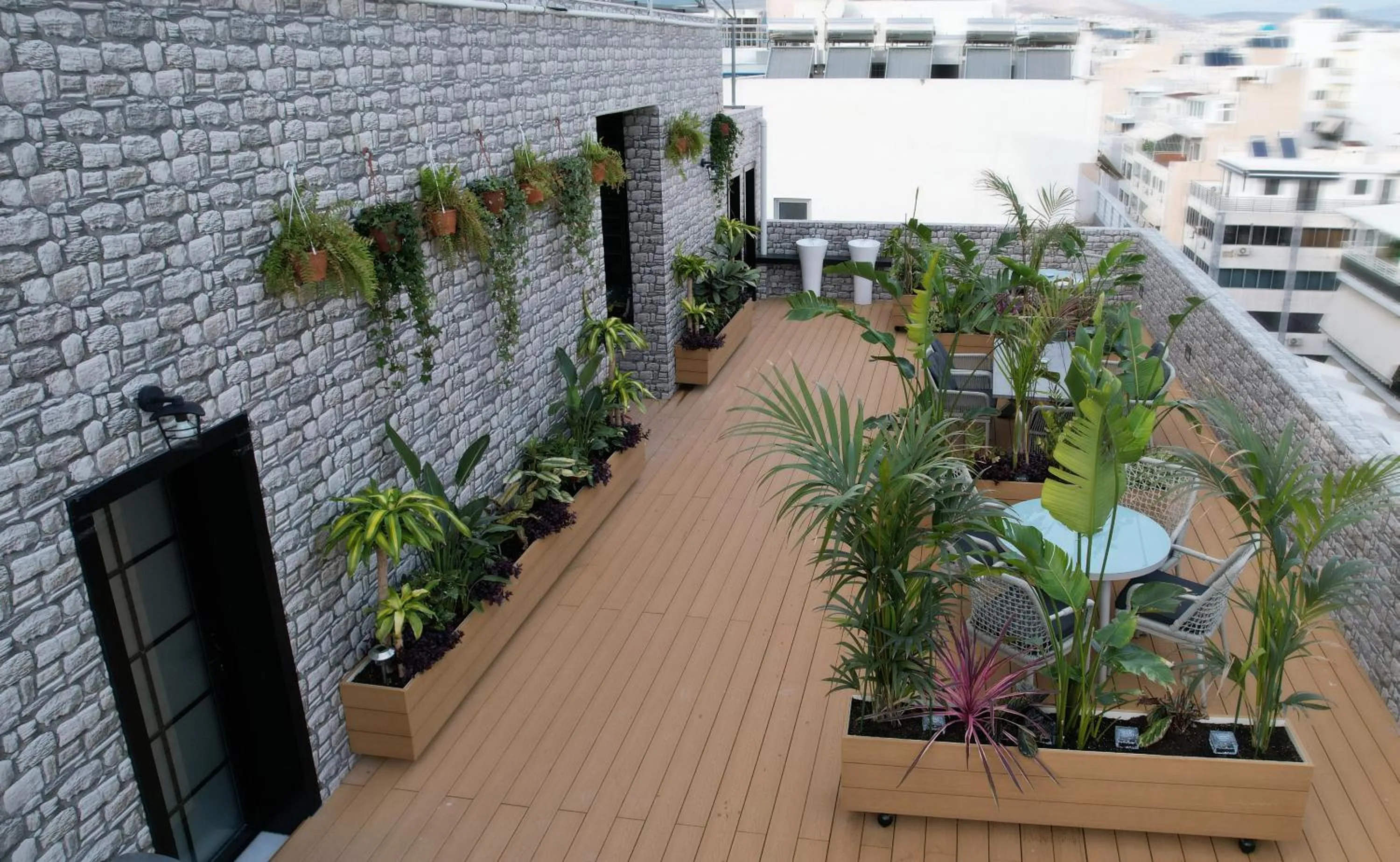 Garden in CC LUX Suites in Piraeus Port