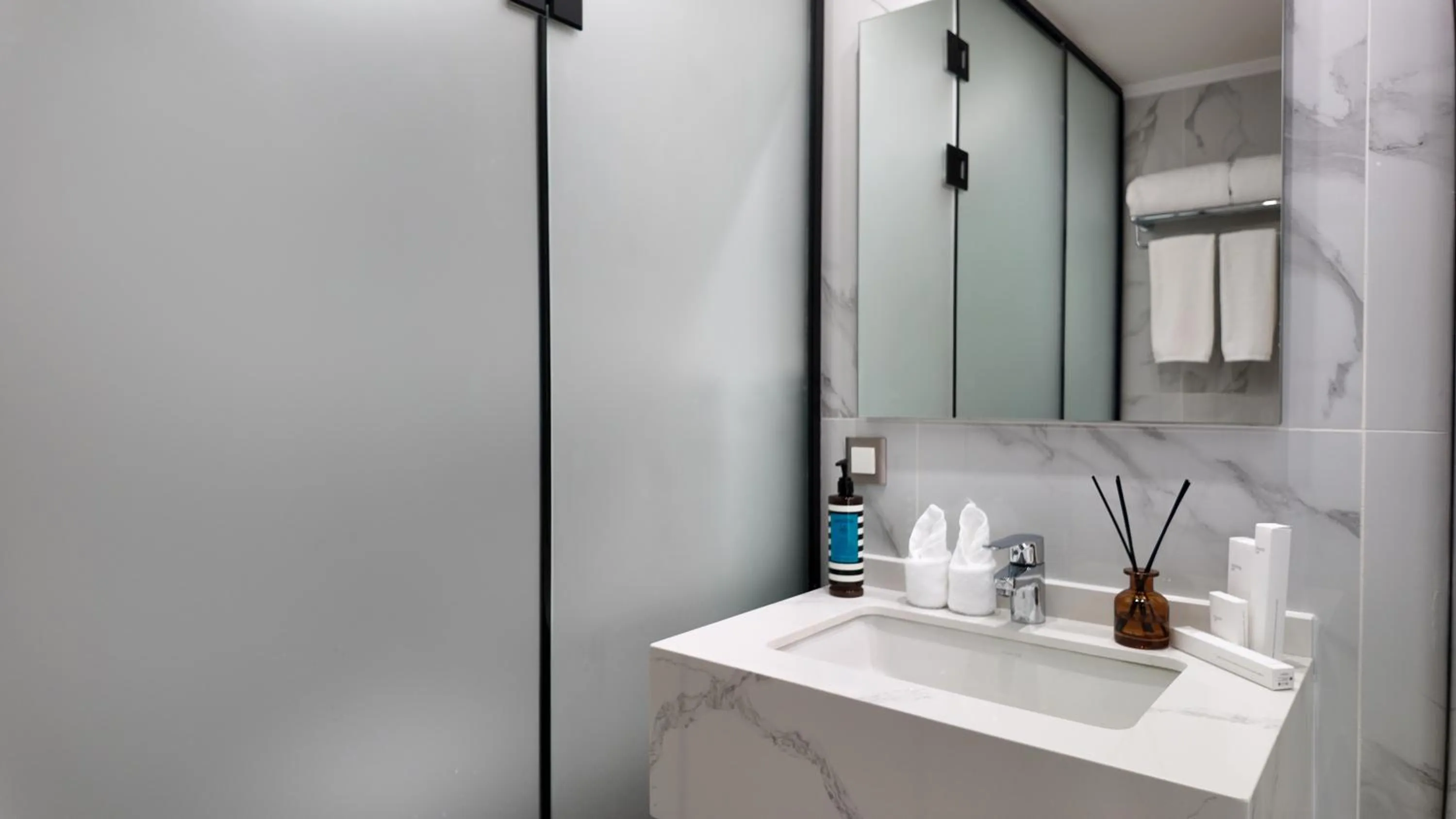 Bathroom in CC LUX Suites in Piraeus Port