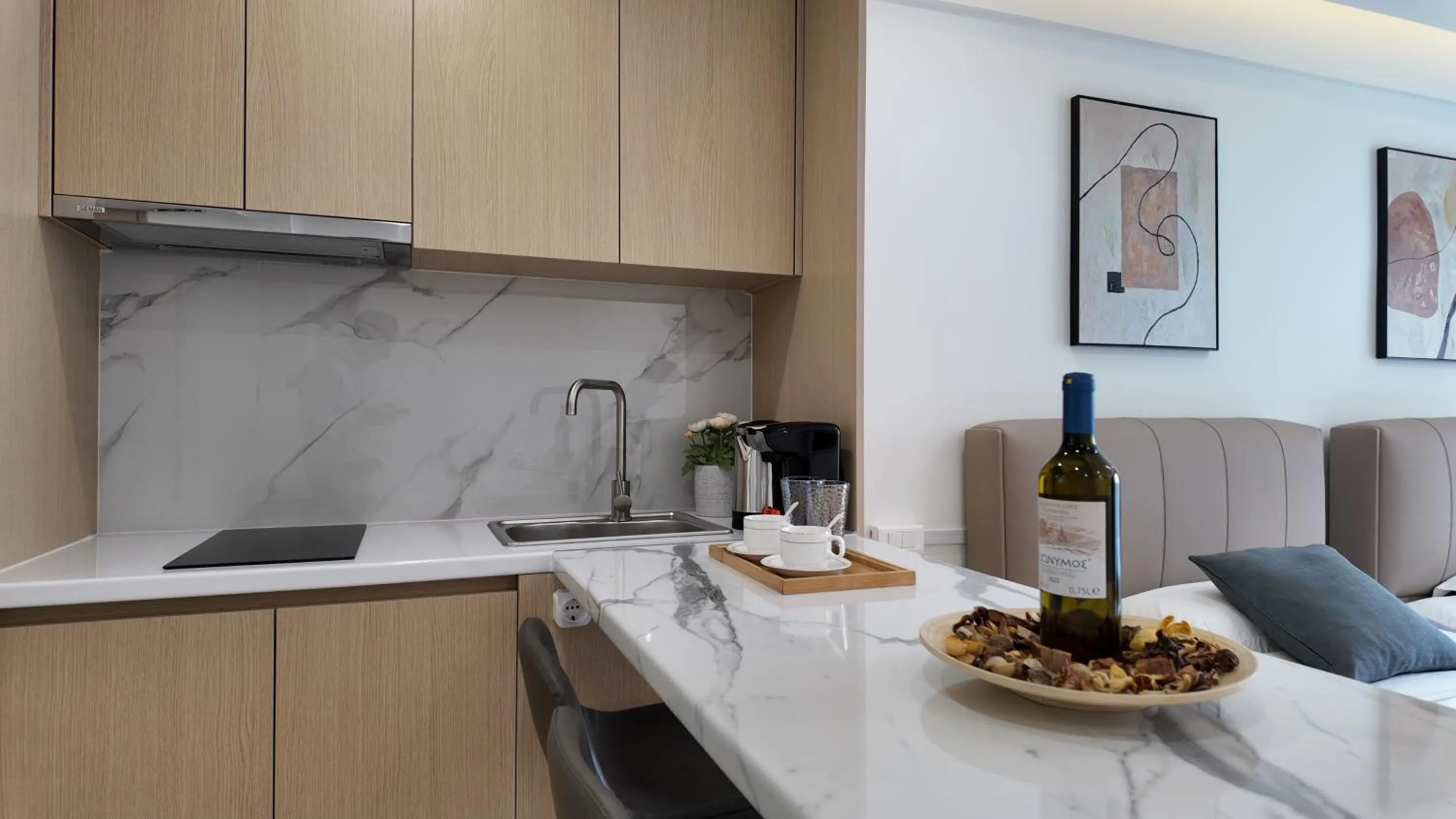 Kitchen or kitchenette in CC LUX Suites in Piraeus Port