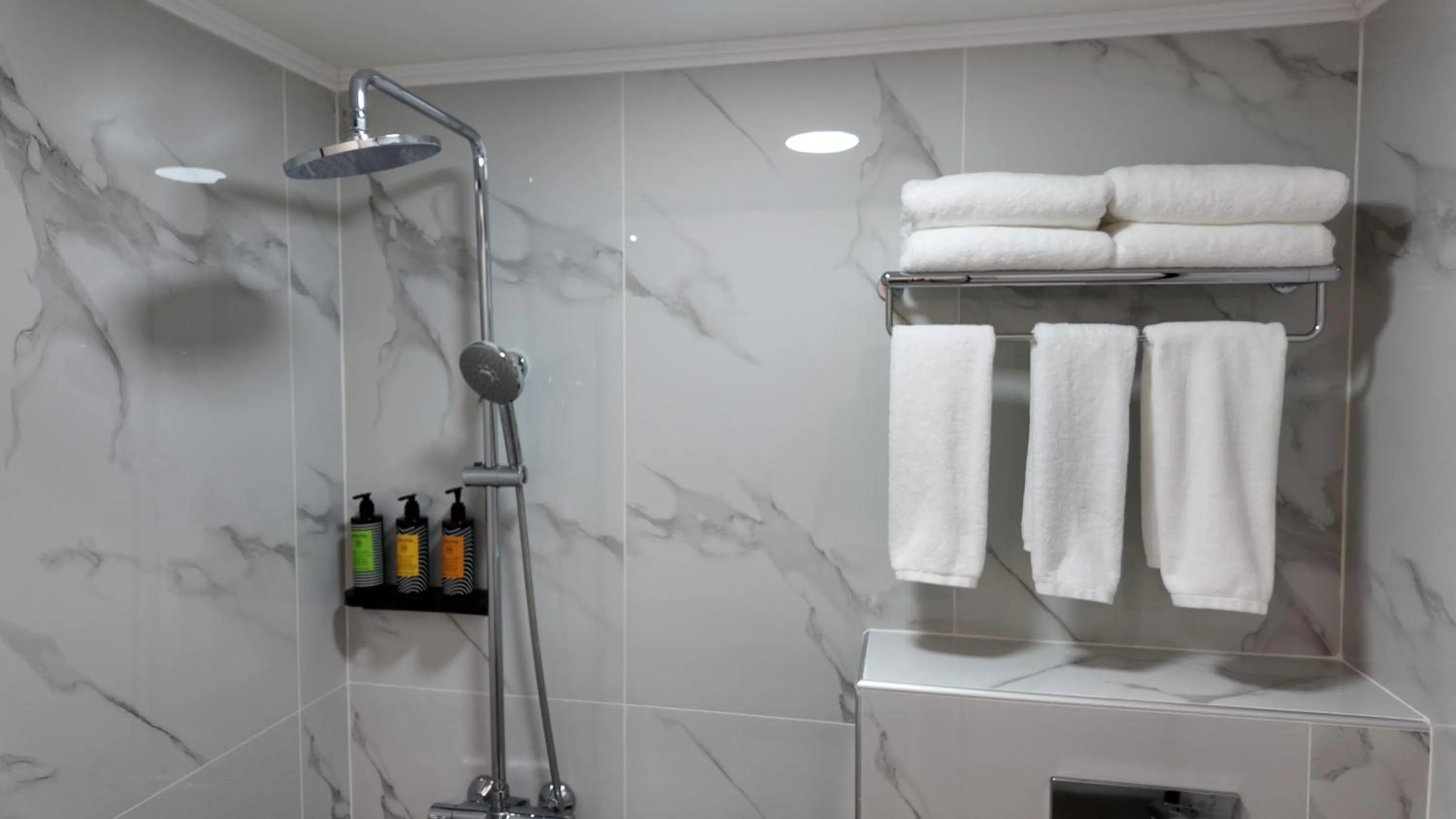 Shower in CC LUX Suites in Piraeus Port