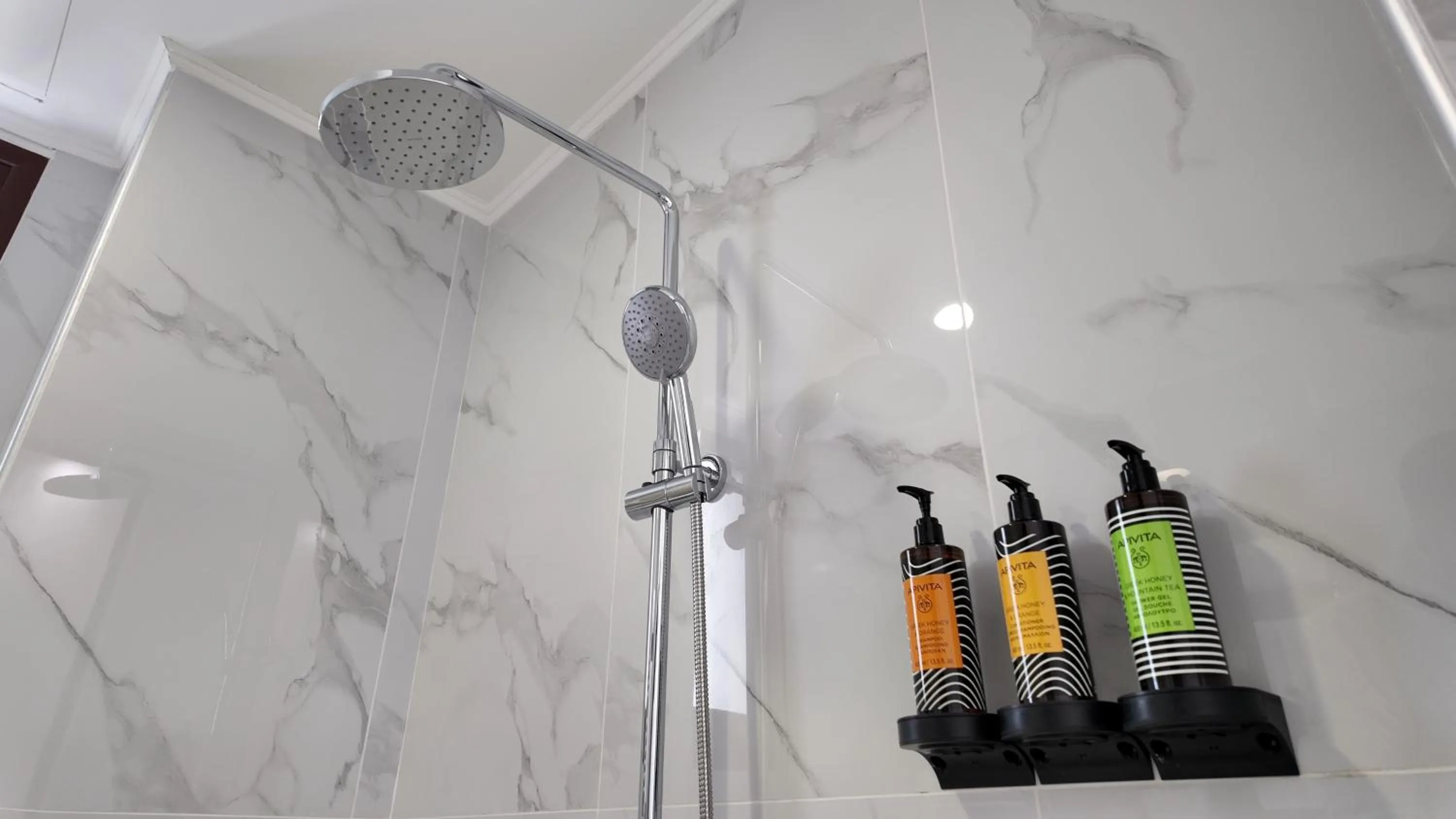 Shower in CC LUX Suites in Piraeus Port