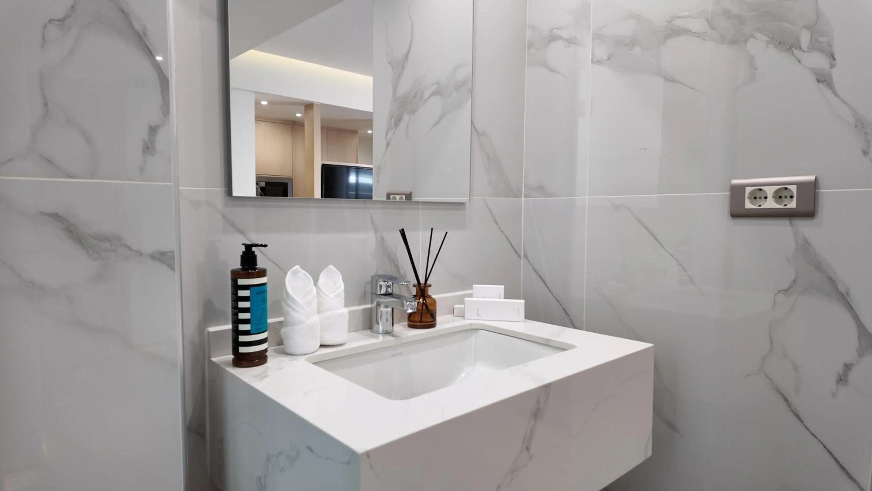 Bathroom in CC LUX Suites in Piraeus Port