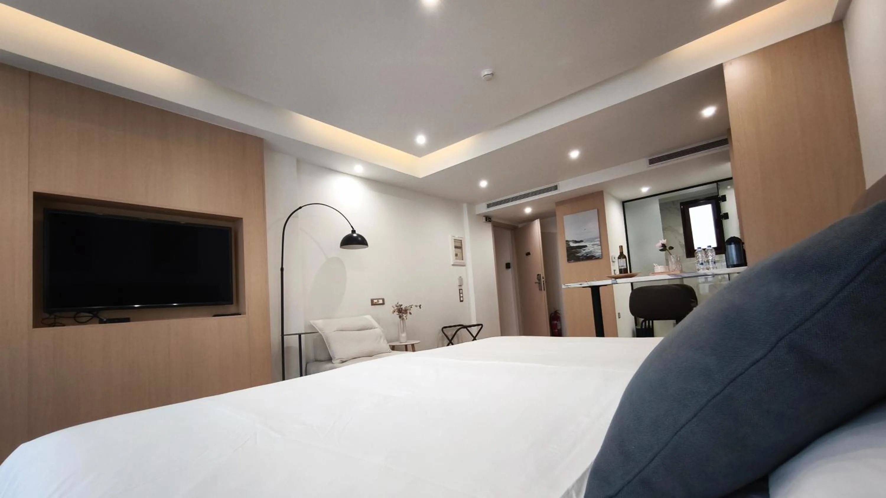 Bed in CC LUX Suites in Piraeus Port