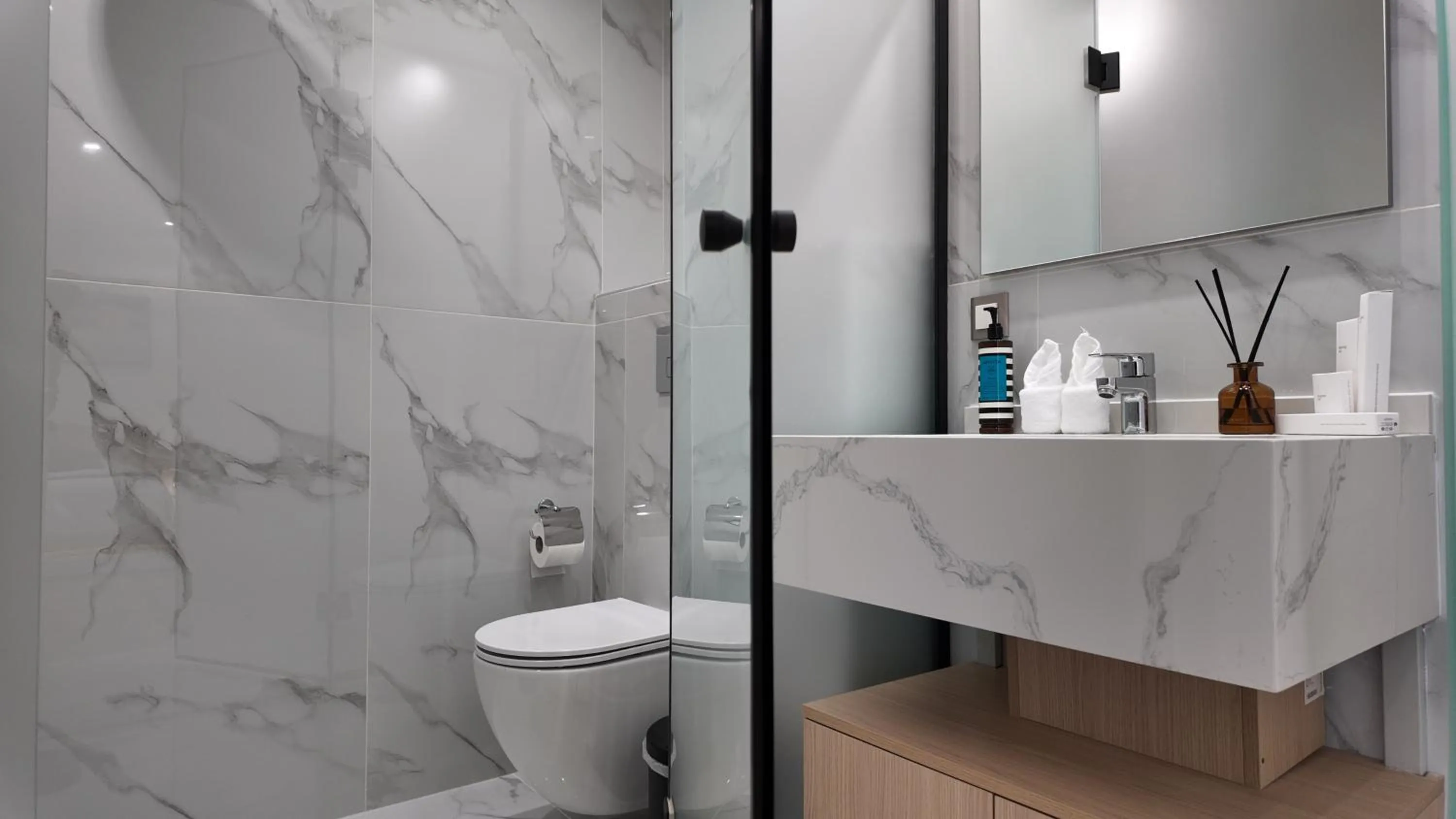 Shower in CC LUX Suites in Piraeus Port