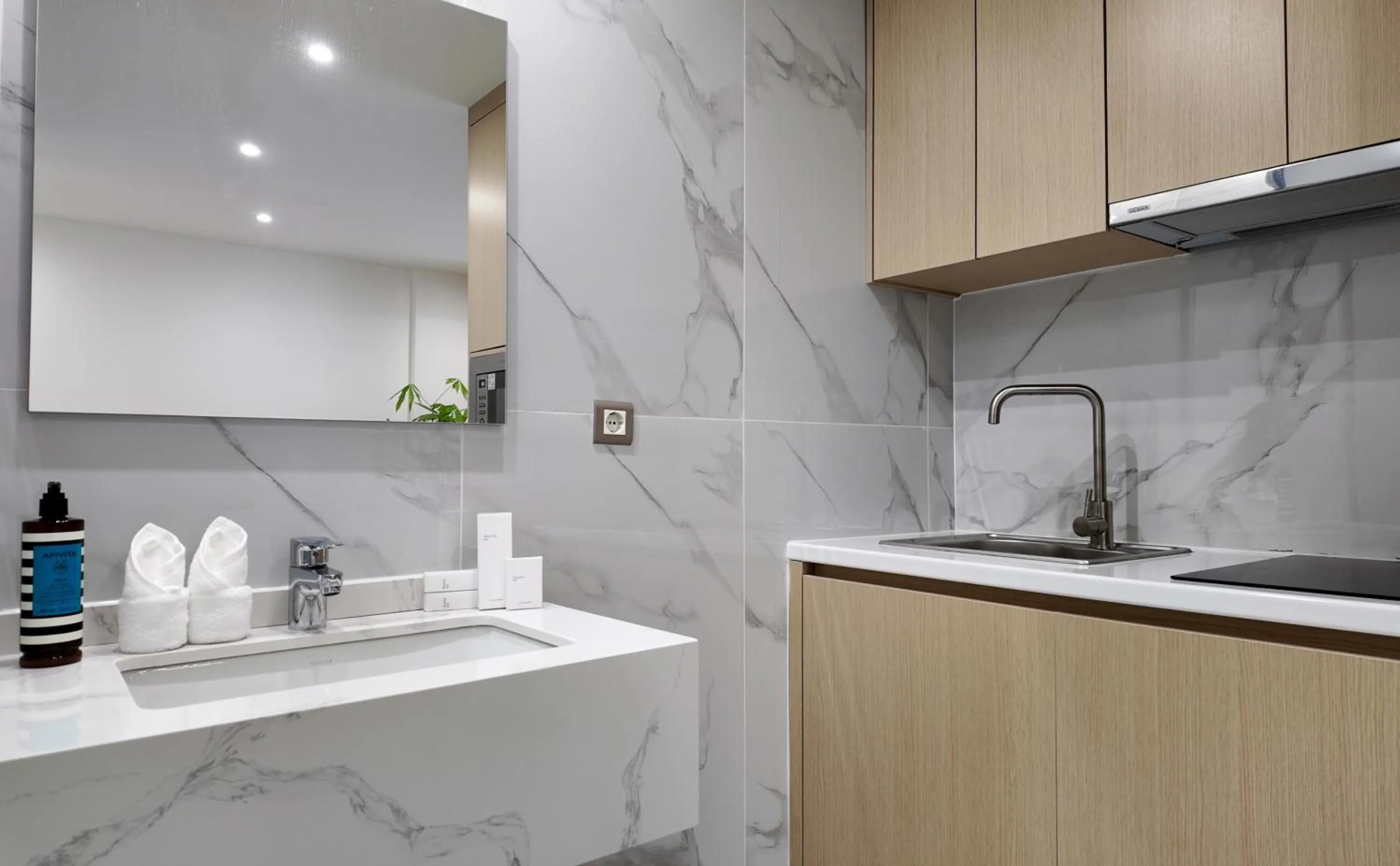 Kitchen or kitchenette in CC LUX Suites in Piraeus Port