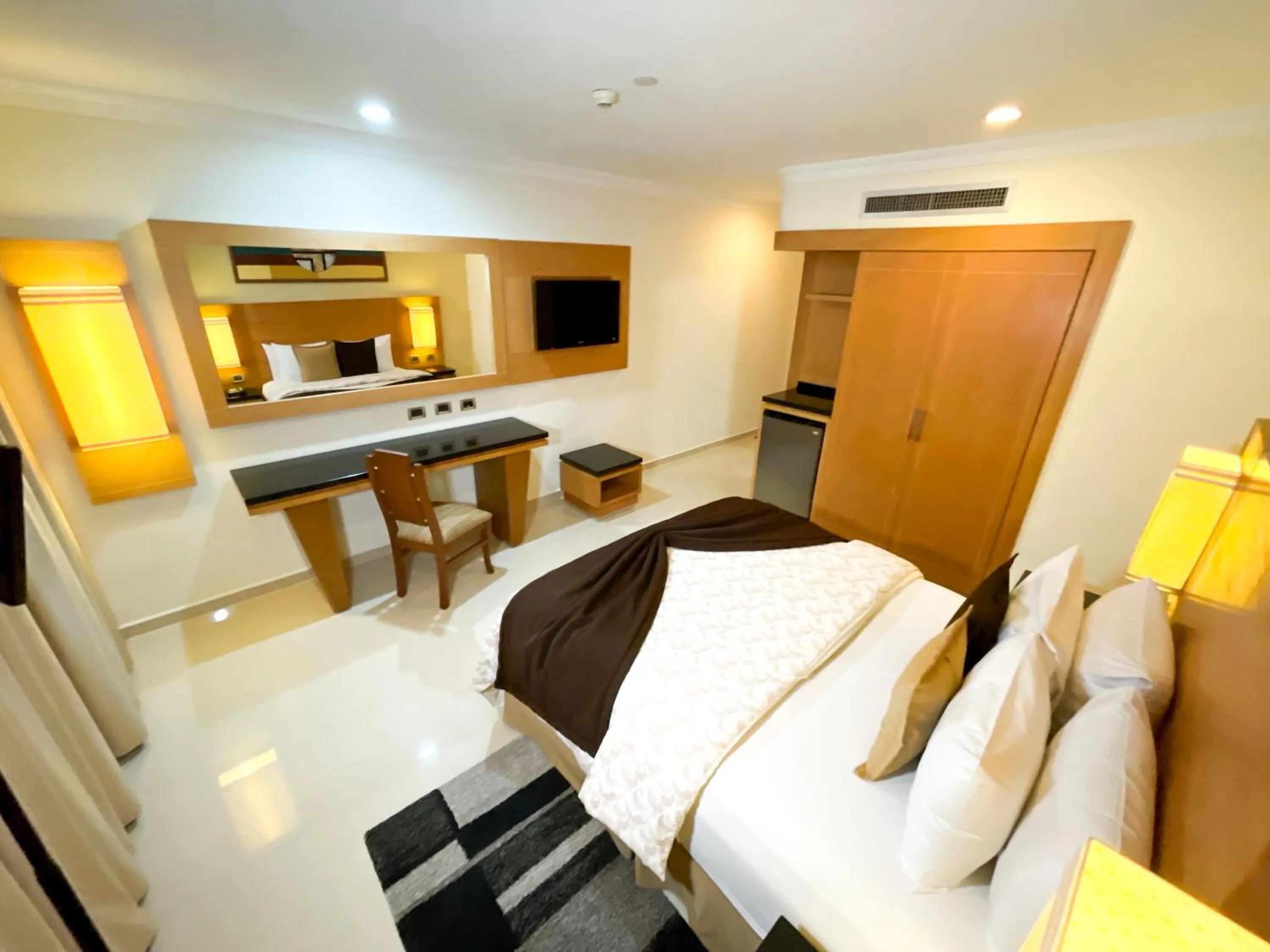 Standard Queen Room - single occupancy in Hotel Cristal Park
