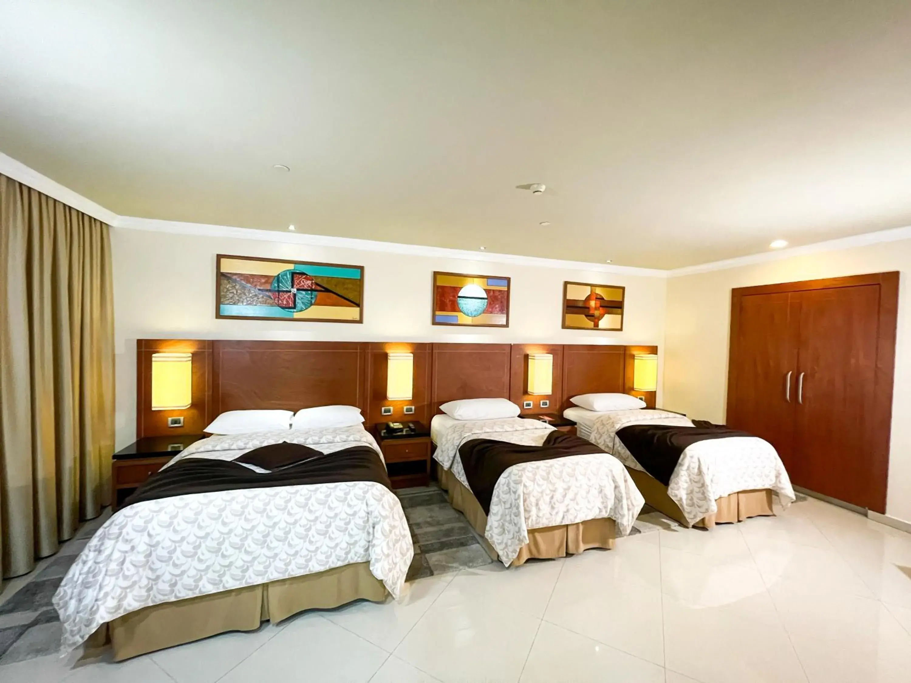 Family Room in Hotel Cristal Park Family Room in Hotel Cristal Park