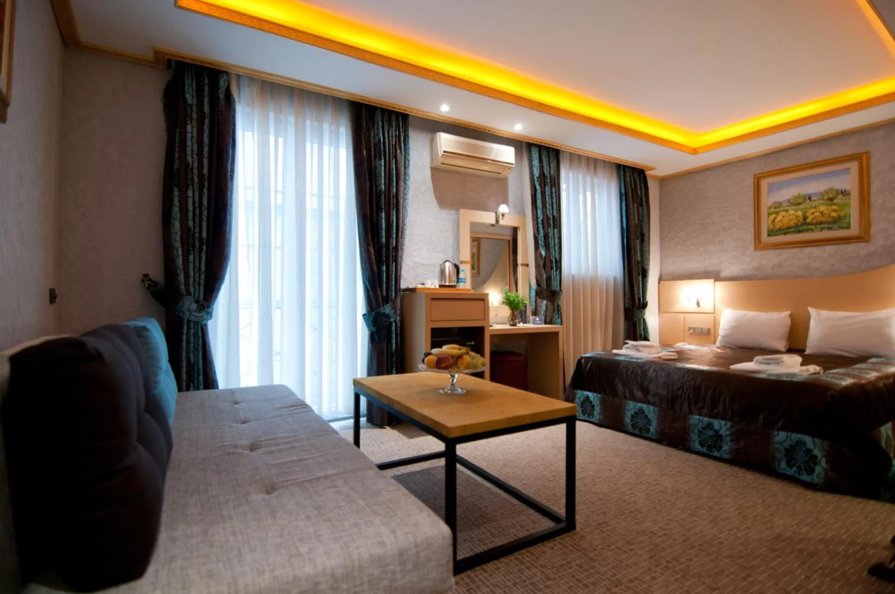 Deluxe Family Room in Grand Ambiance Hotel Deluxe Family Room in Grand Ambiance Hotel