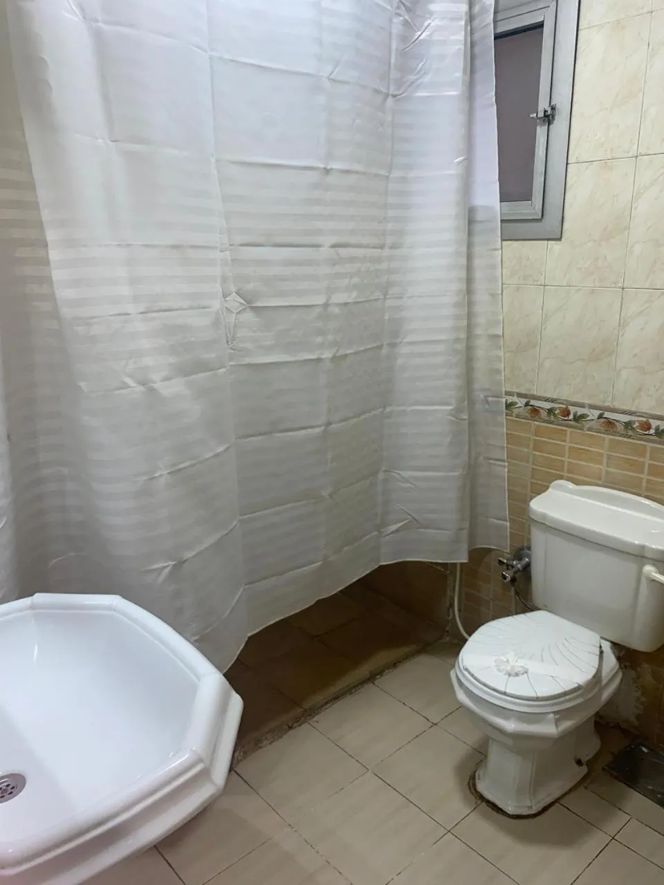 Toilet in Dreamers Hotel