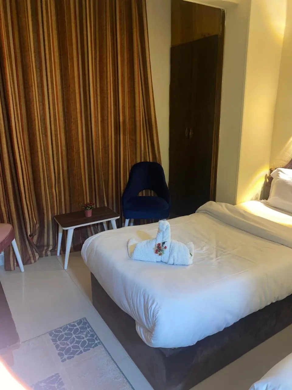 Bedroom, Bed in Dreamers Hotel