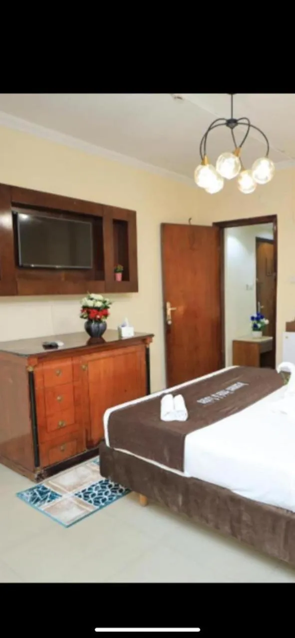 Bedroom, Bed in Dreamers Hotel