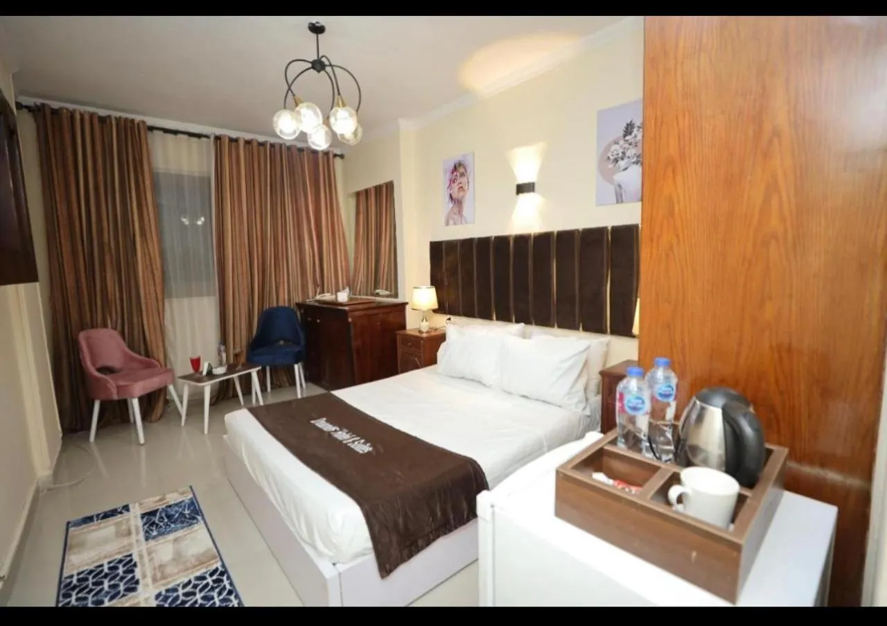 Photo of the whole room, Bed in Dreamers Hotel