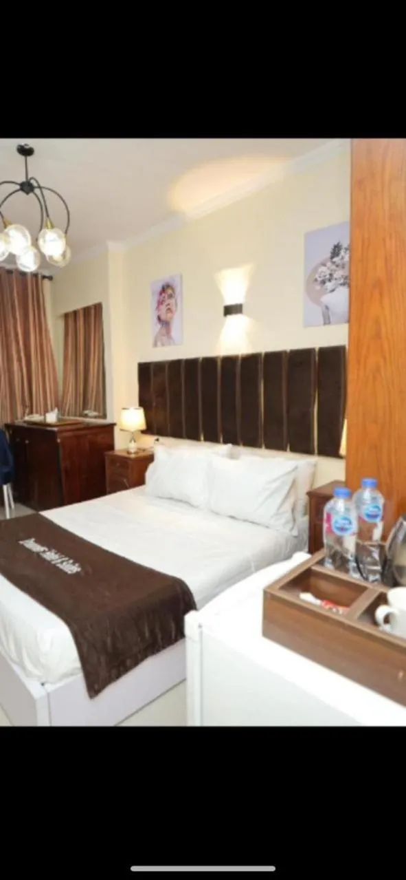 Bedroom, Bed in Dreamers Hotel