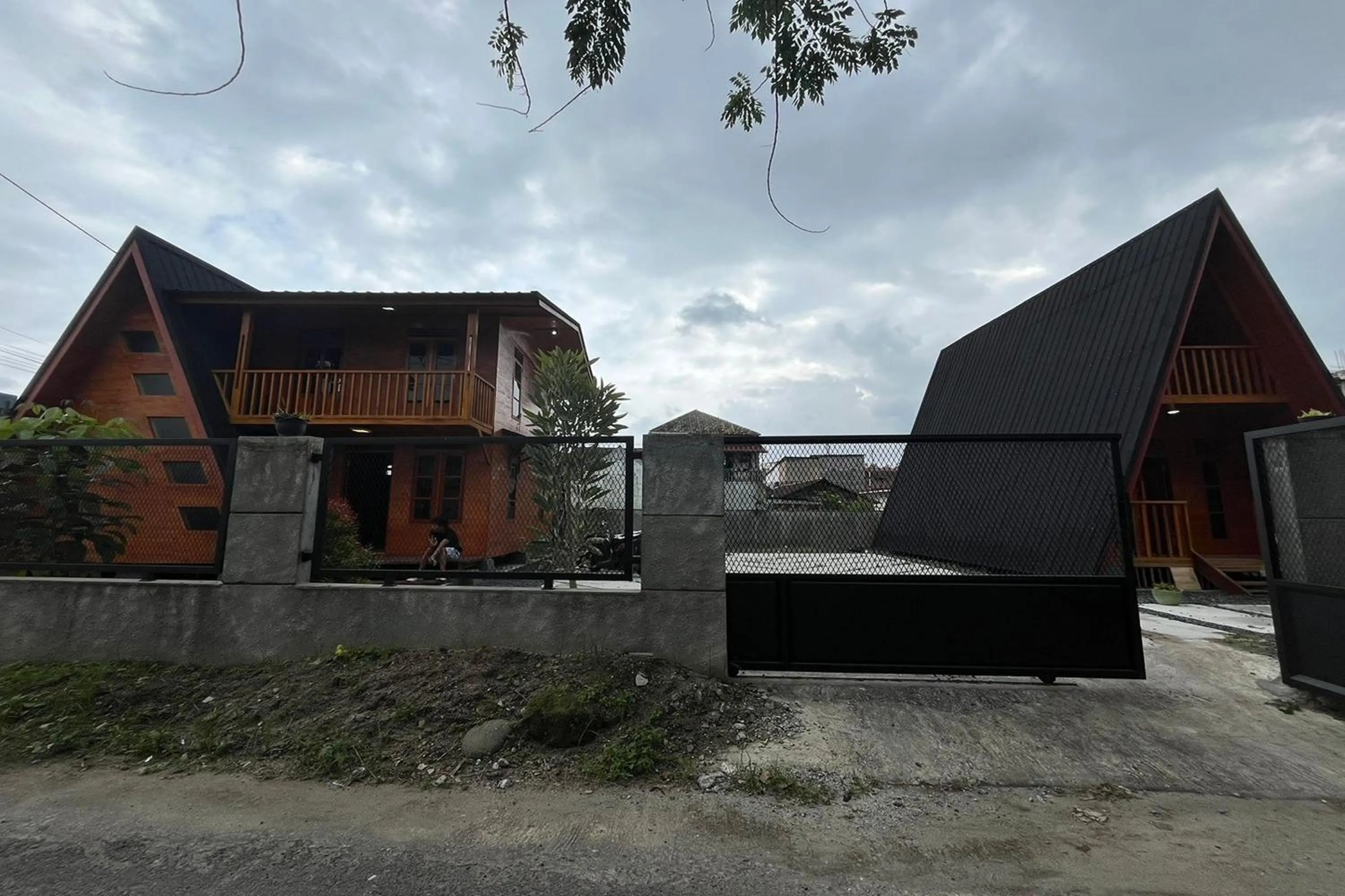 Property building in Villa Tapian Banda