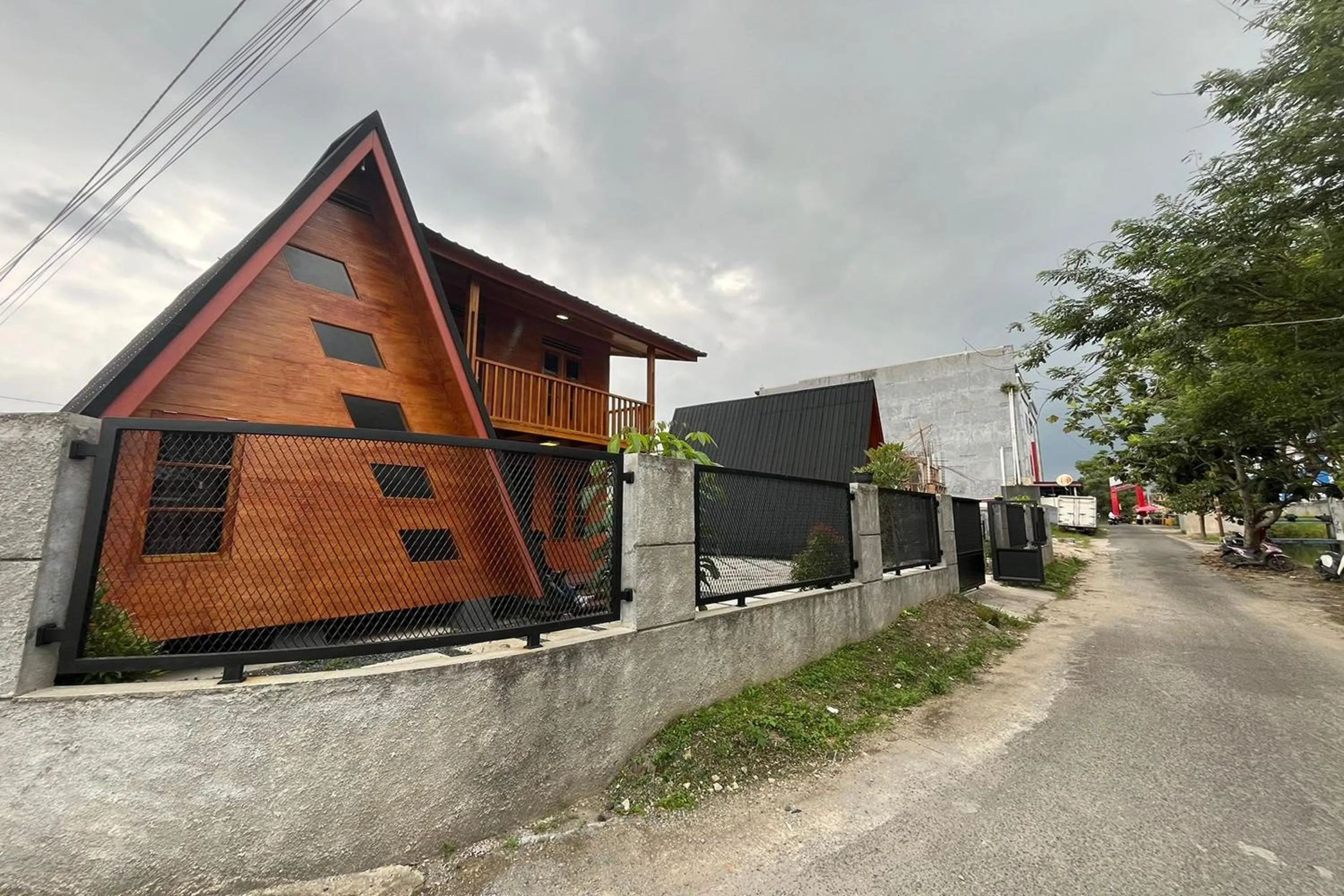 Property building in Villa Tapian Banda