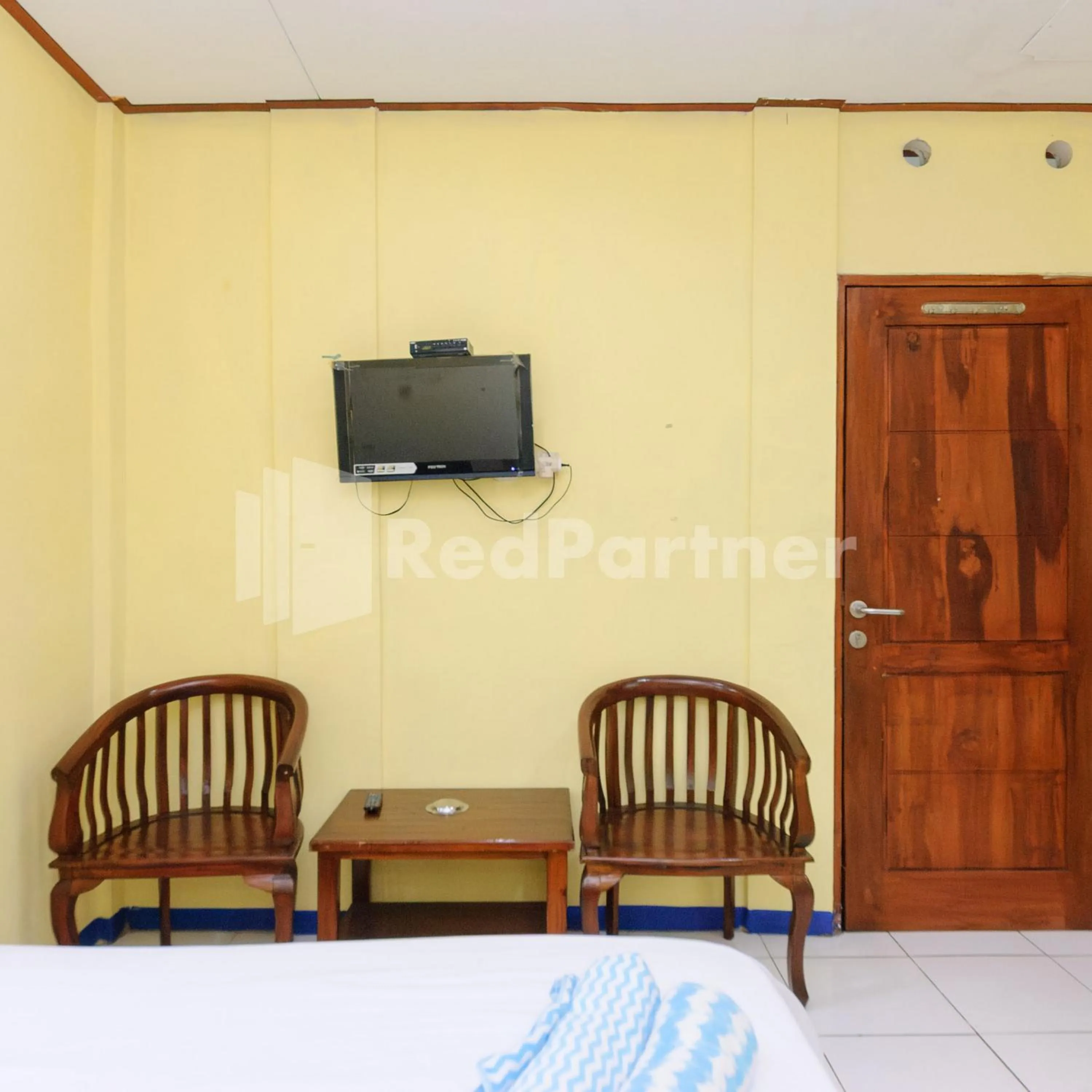 Seating area in Wisma 24 at Hankam Puncak RedPartner