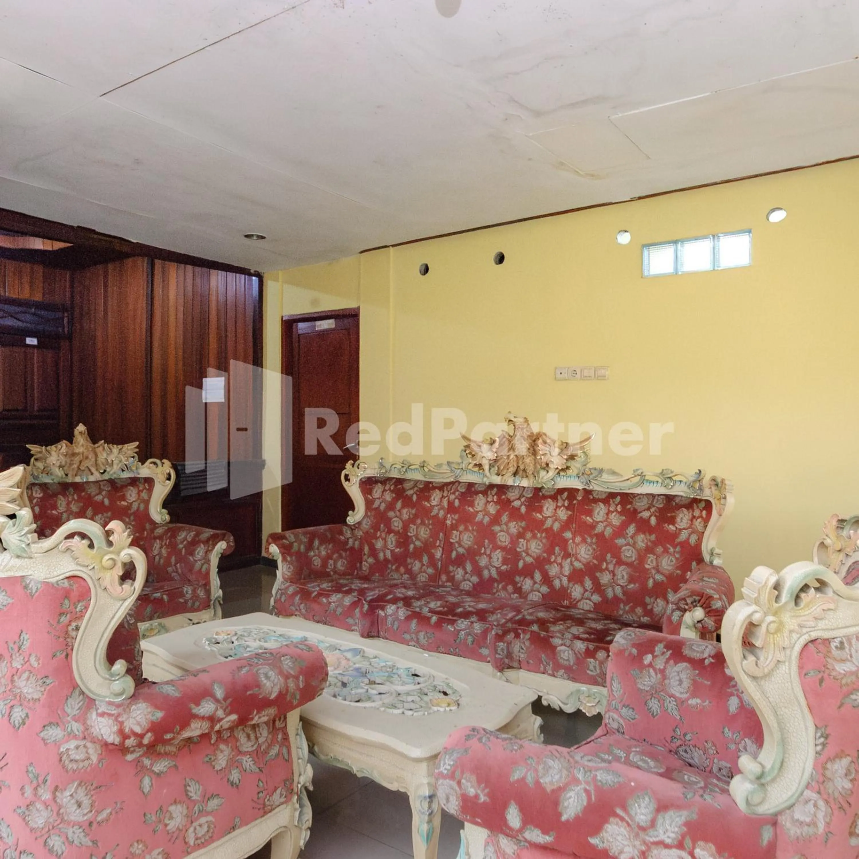 Seating area in Wisma 24 at Hankam Puncak RedPartner
