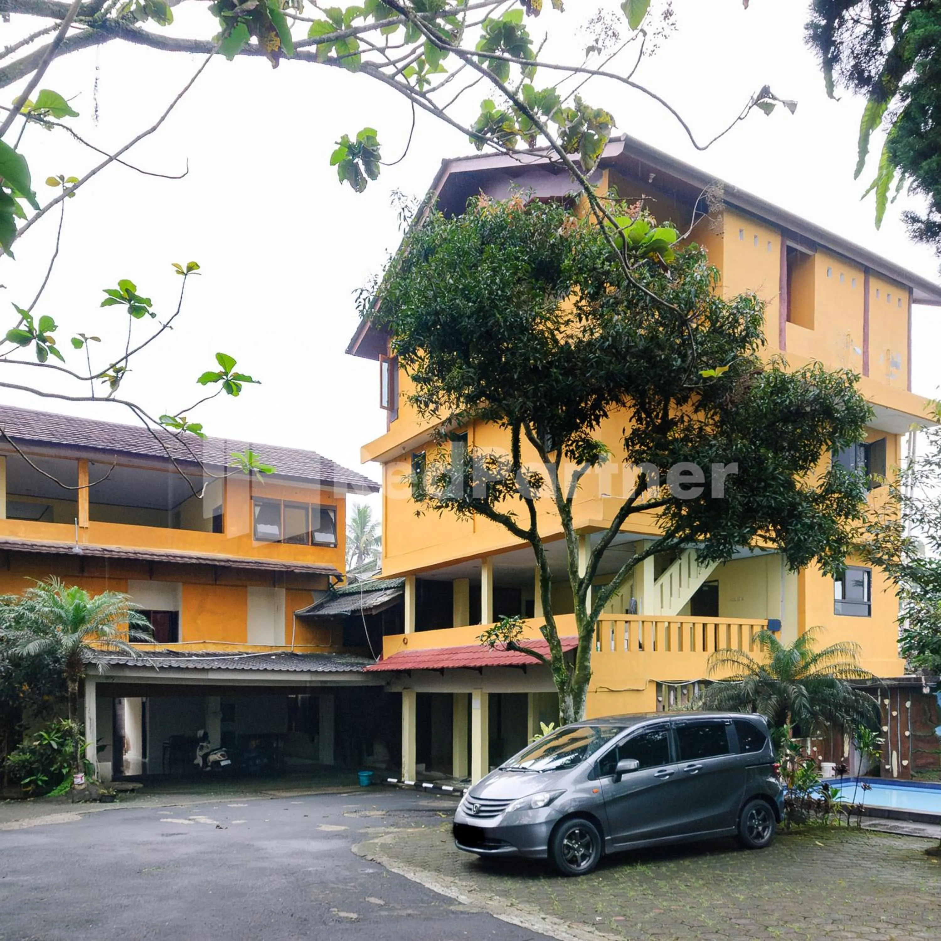 Facade/entrance in Wisma 24 at Hankam Puncak RedPartner