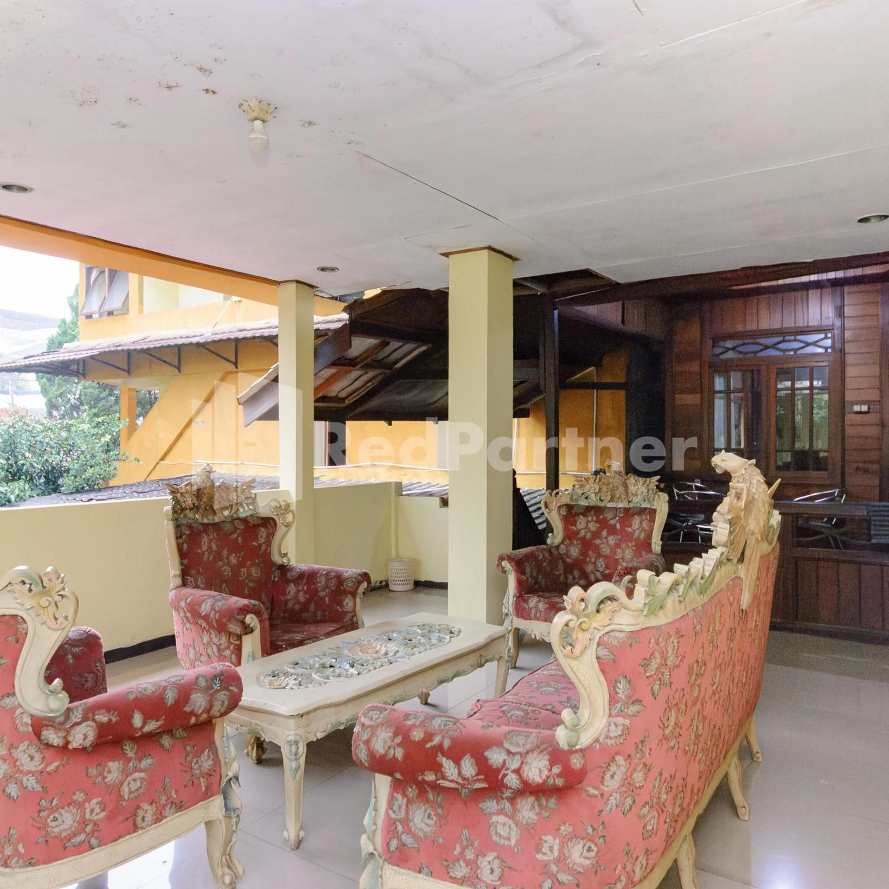 Seating area in Wisma 24 at Hankam Puncak RedPartner