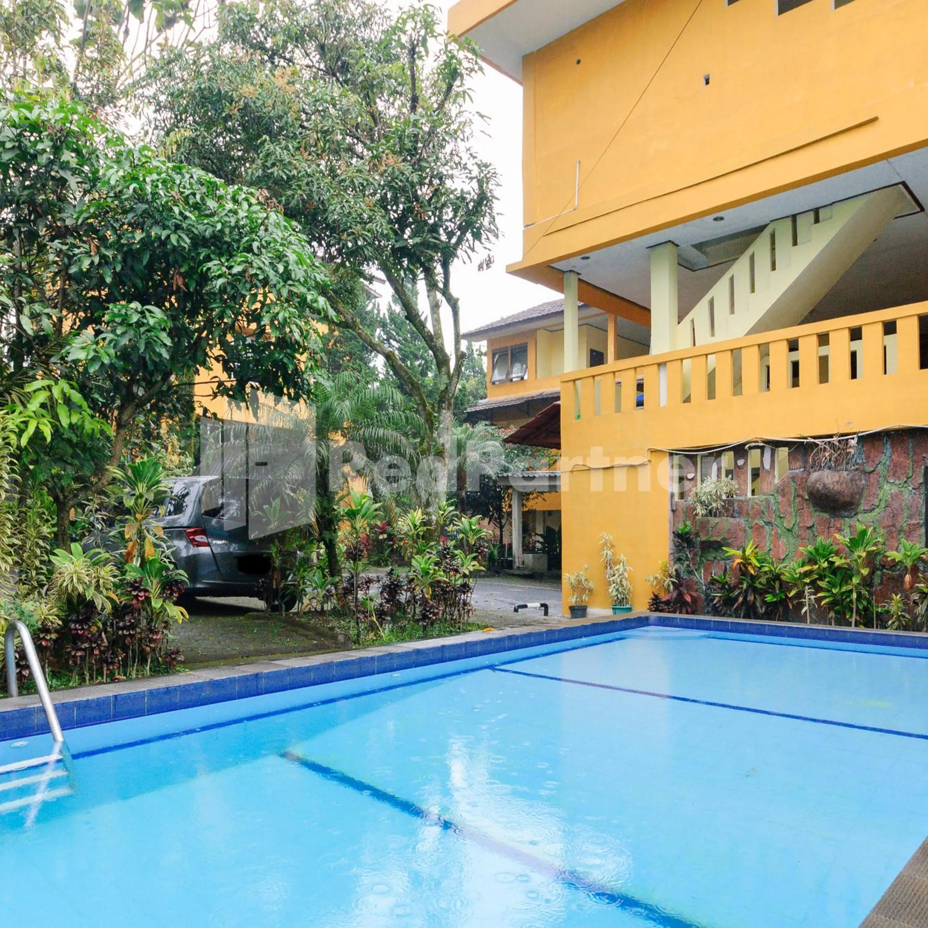 Swimming pool in Wisma 24 at Hankam Puncak RedPartner