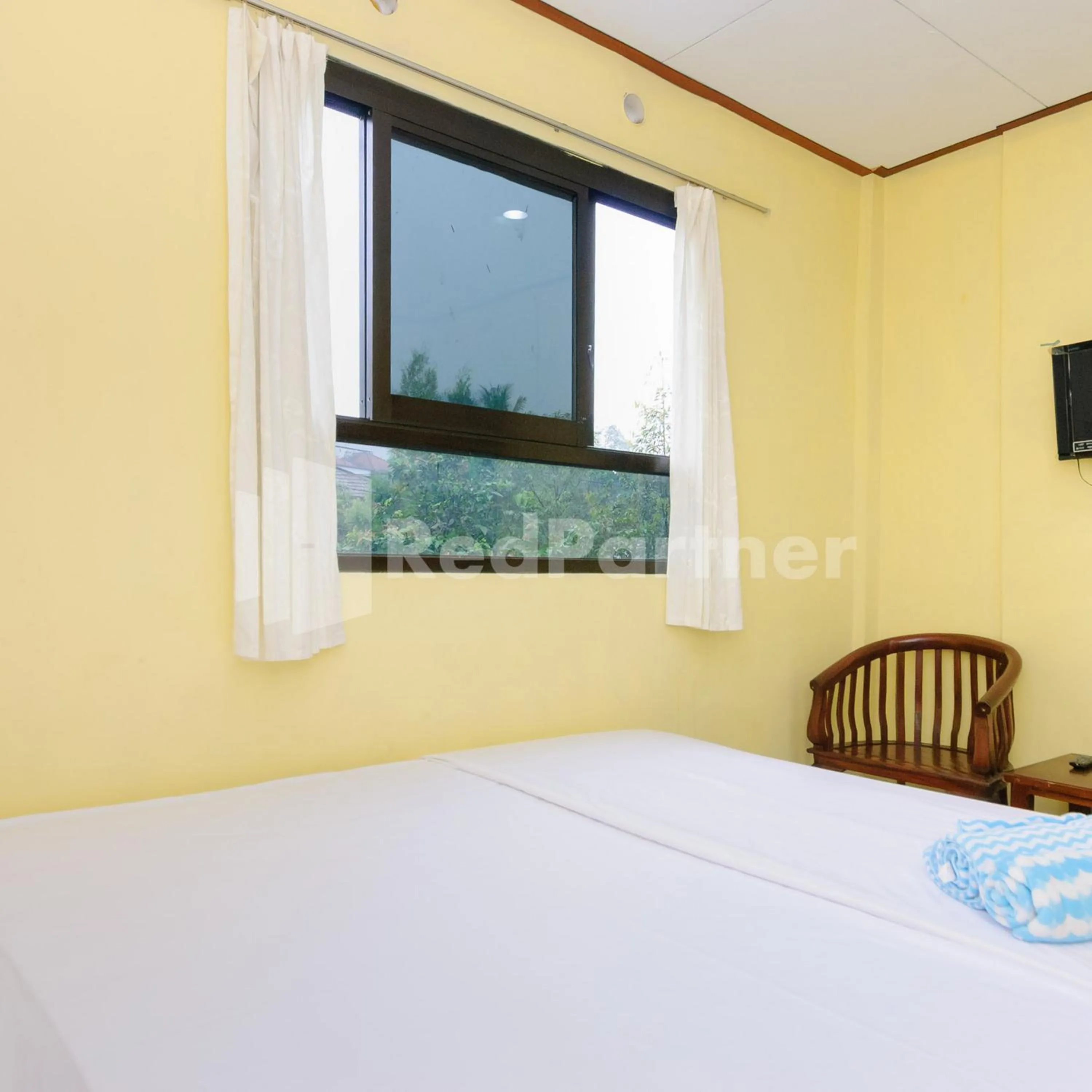 Bedroom, Bed in Wisma 24 at Hankam Puncak RedPartner