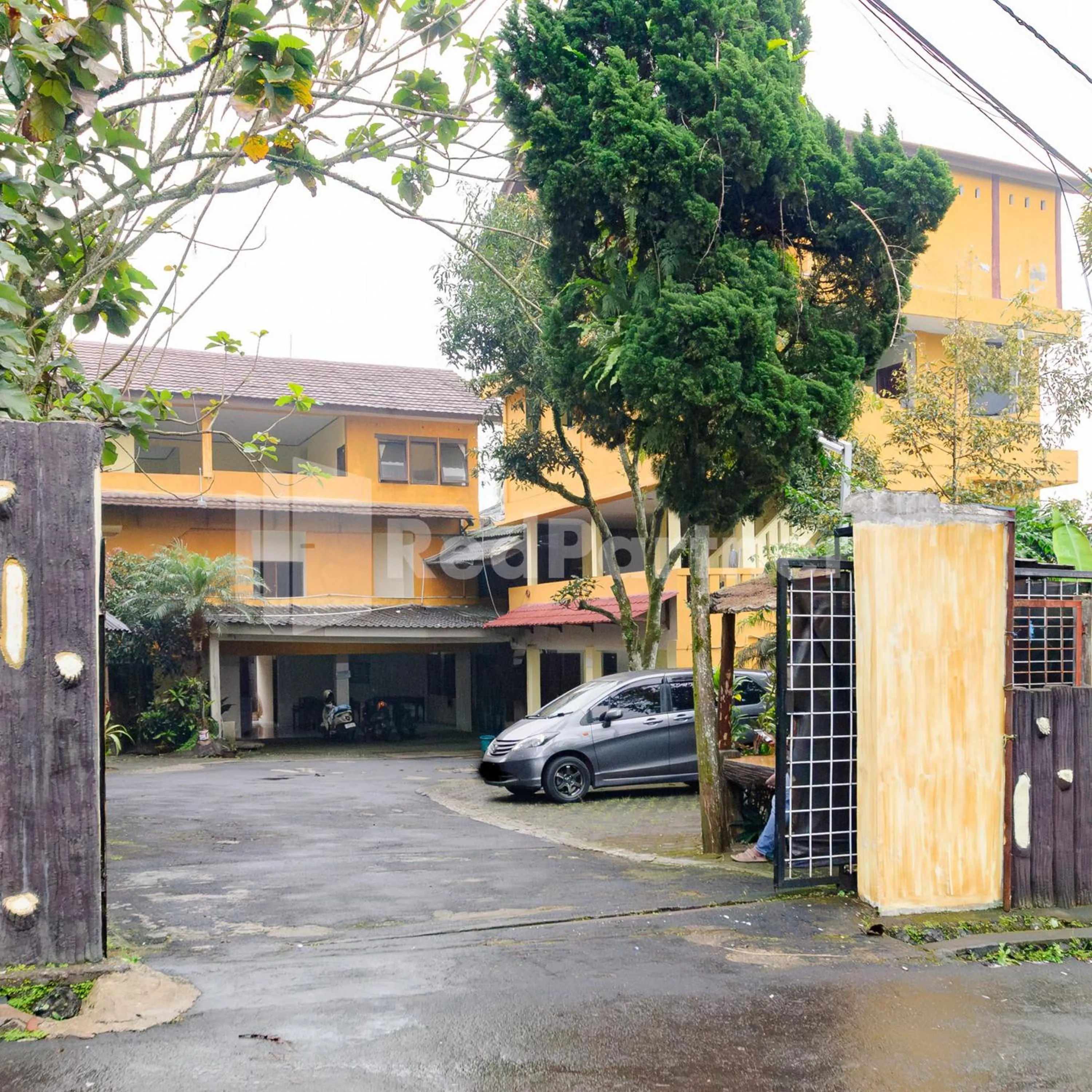 Facade/entrance in Wisma 24 at Hankam Puncak RedPartner