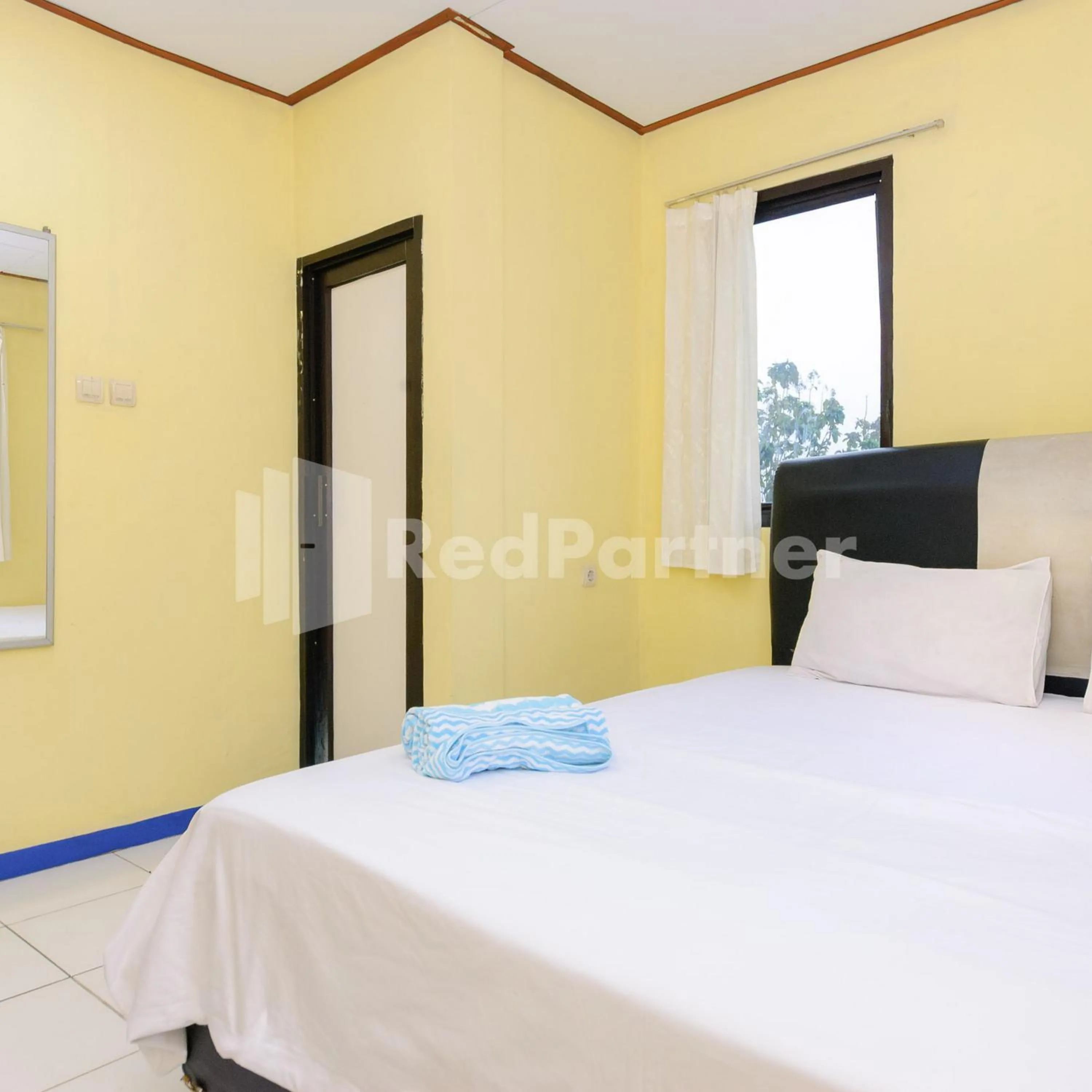 Bedroom, Bed in Wisma 24 at Hankam Puncak RedPartner
