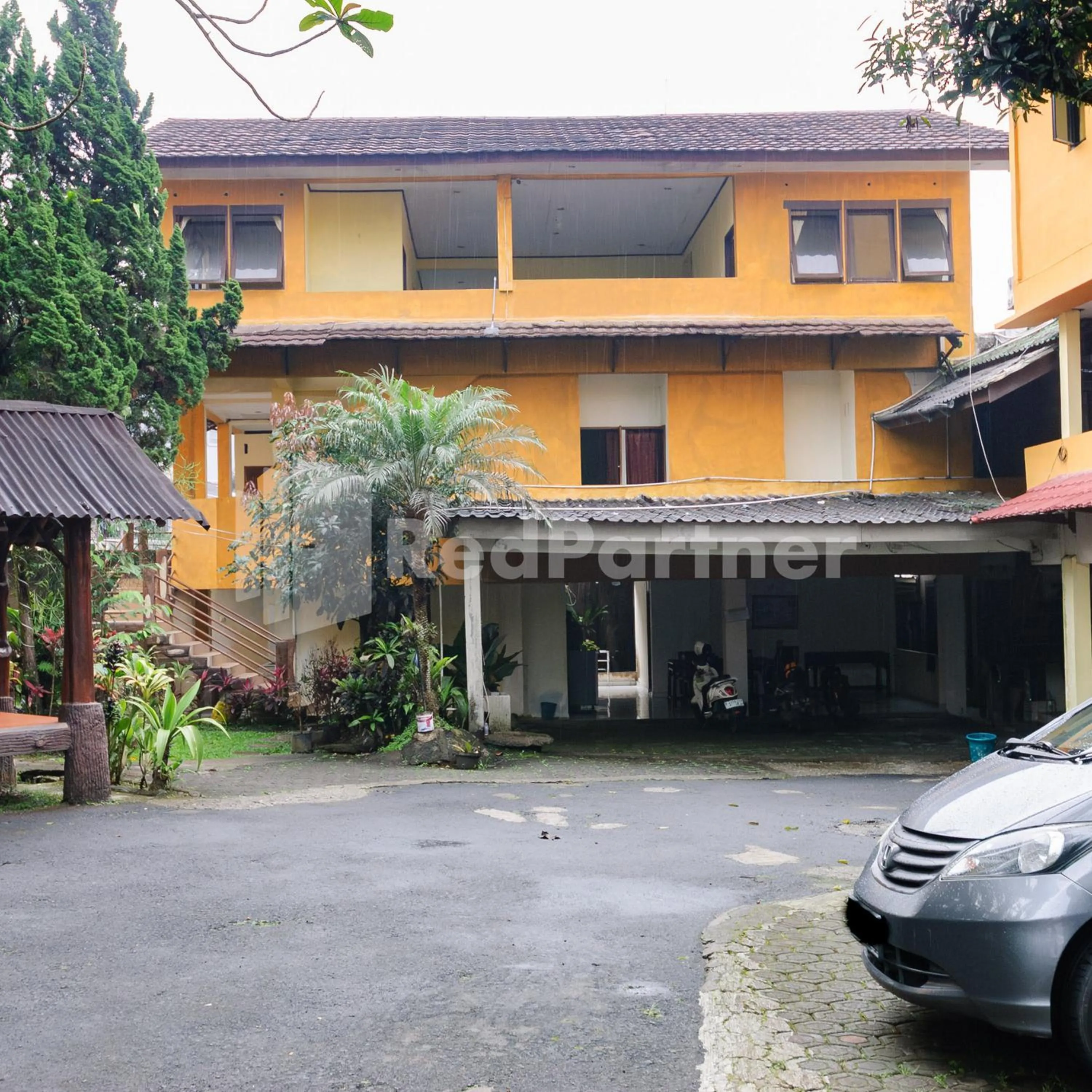 Facade/entrance in Wisma 24 at Hankam Puncak RedPartner