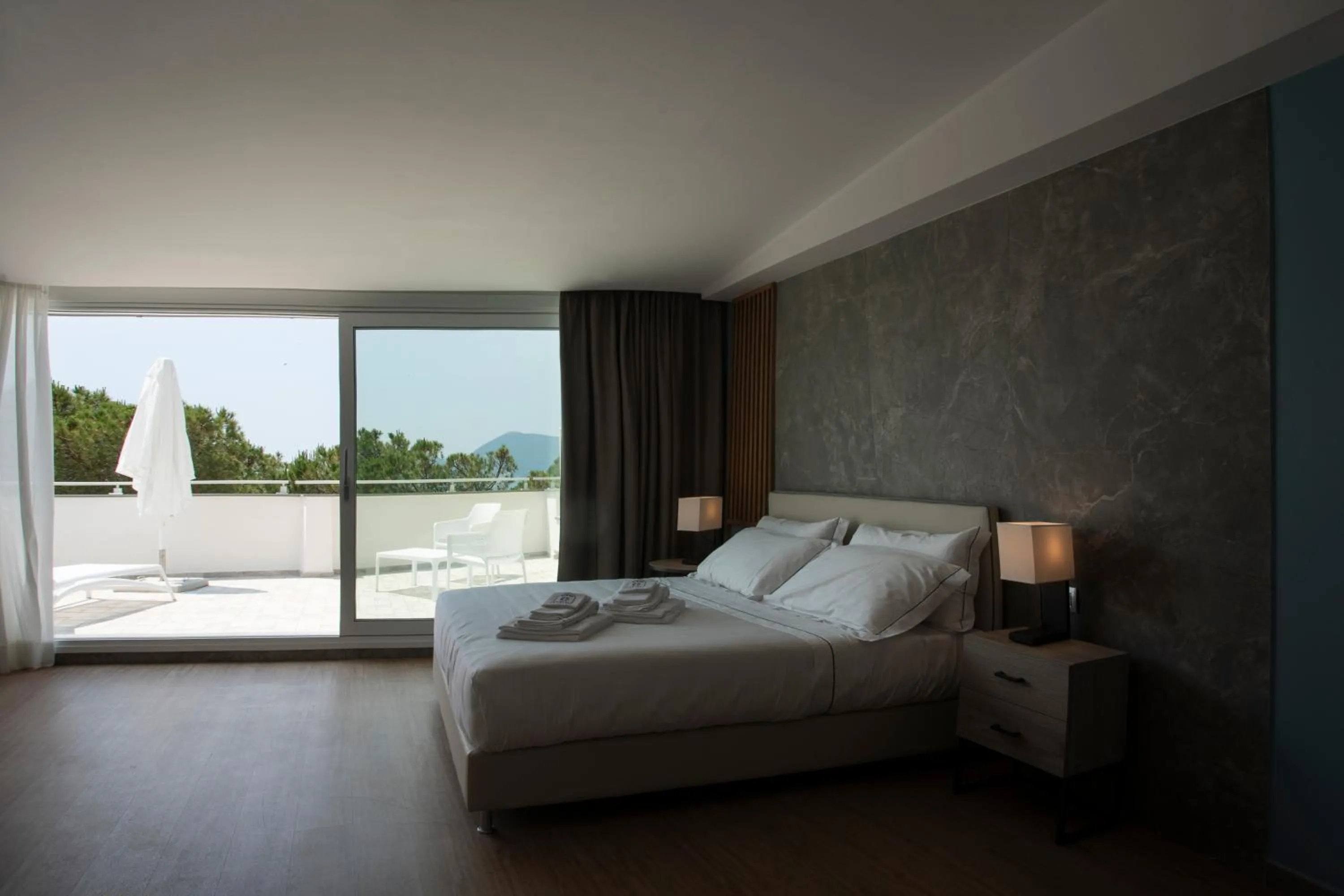 Sea view, Bed in Hotel Byron