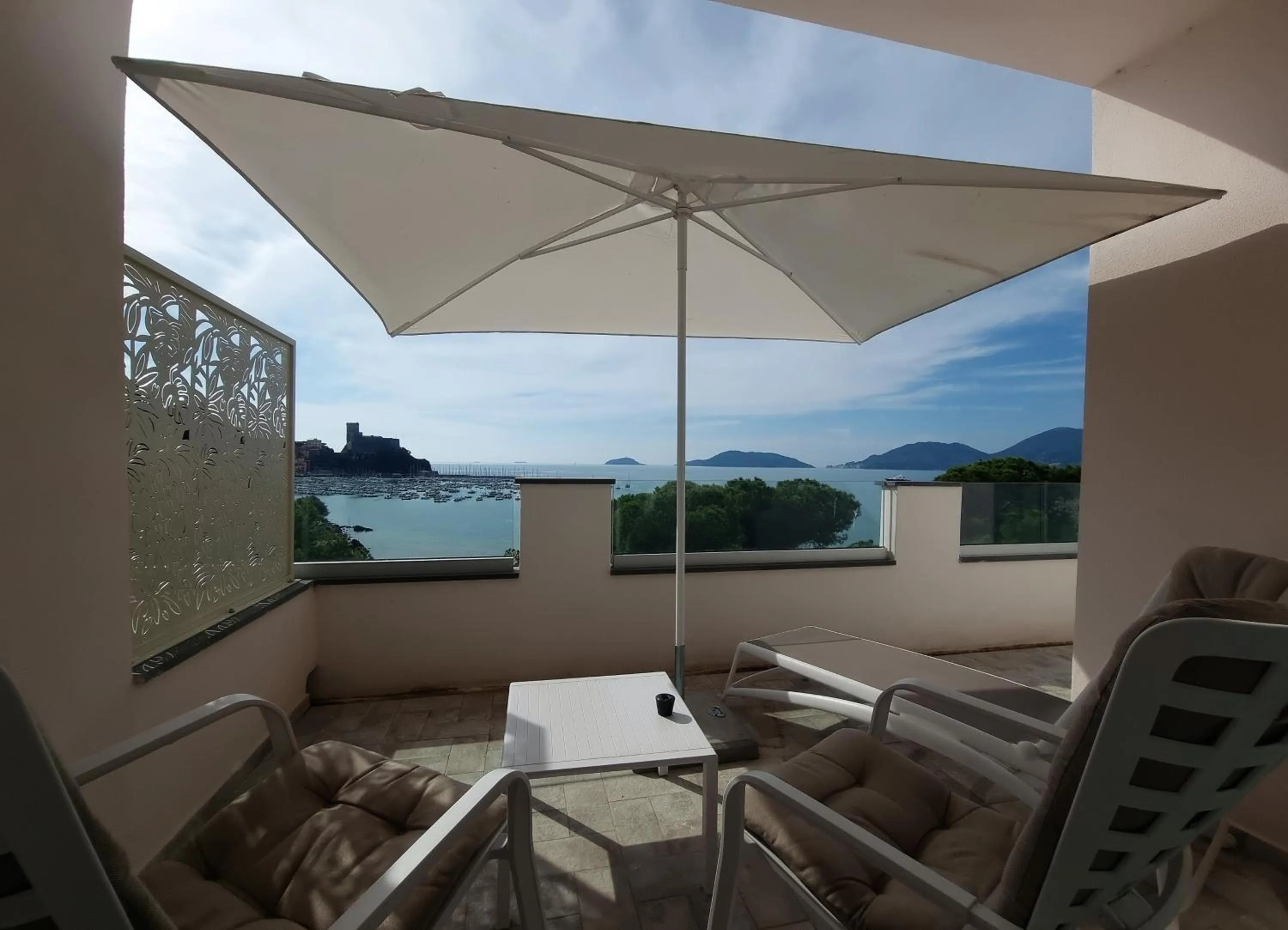 Sea view in Hotel Byron