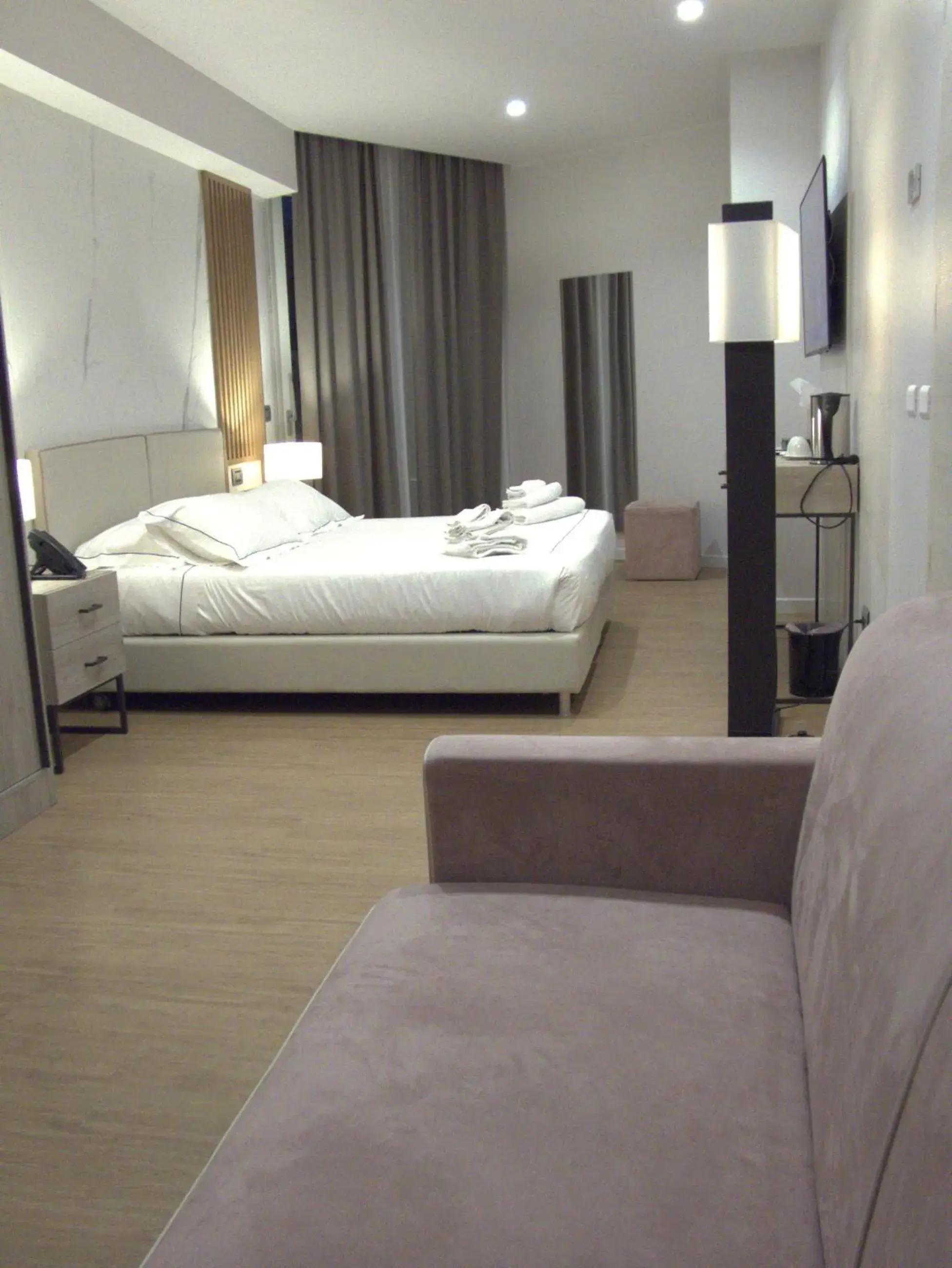 Bedroom, Bed in Hotel Byron Bedroom, Bed in Hotel Byron