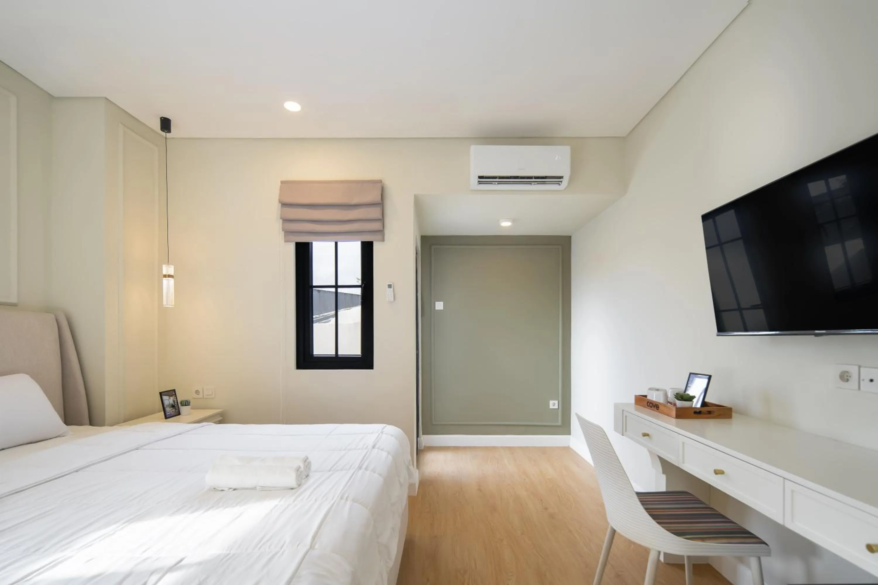 Bedroom, Bed in Cove Odilia Suite