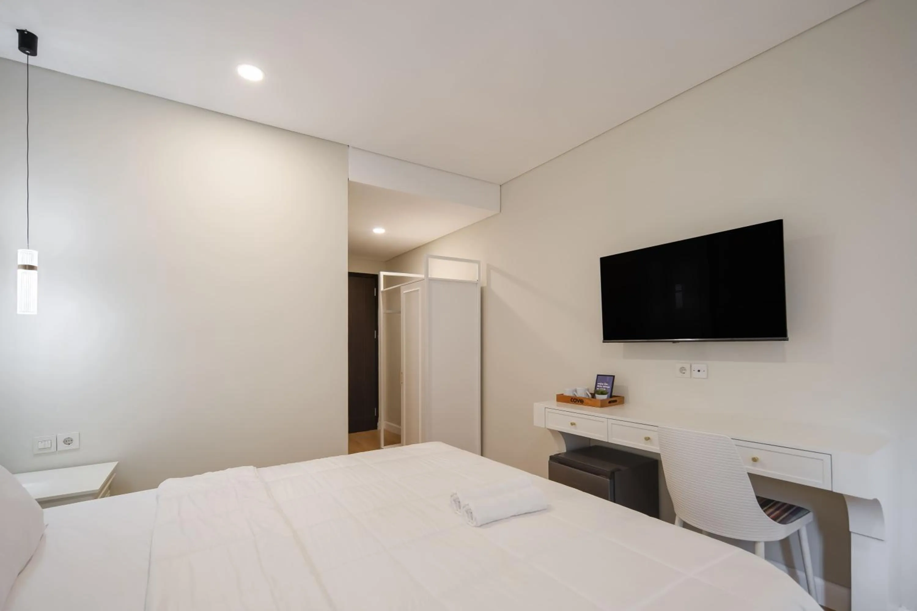 Bedroom, Bed in Cove Odilia Suite