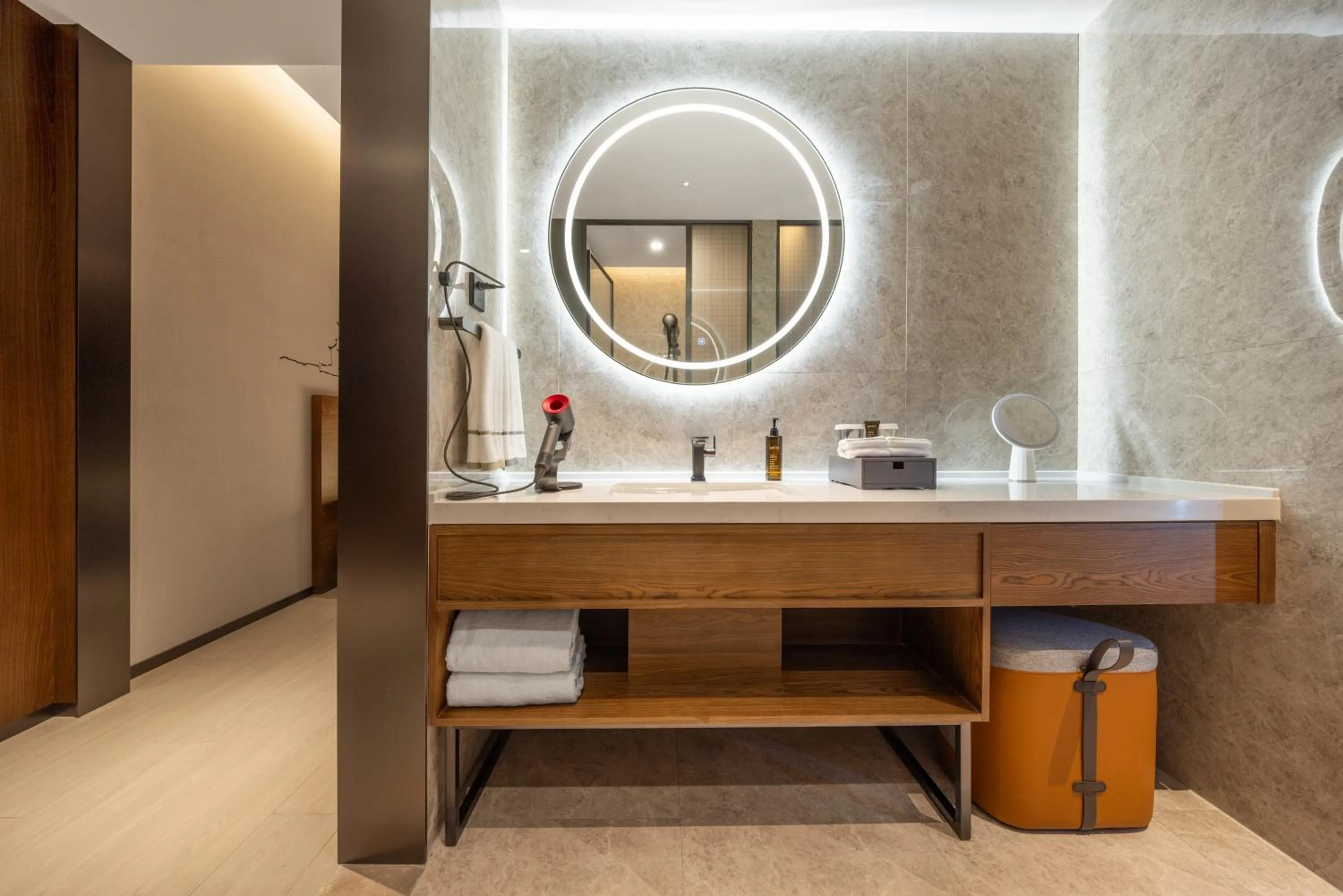 UrCove By Hyatt Guangzhou Baiyun Airport