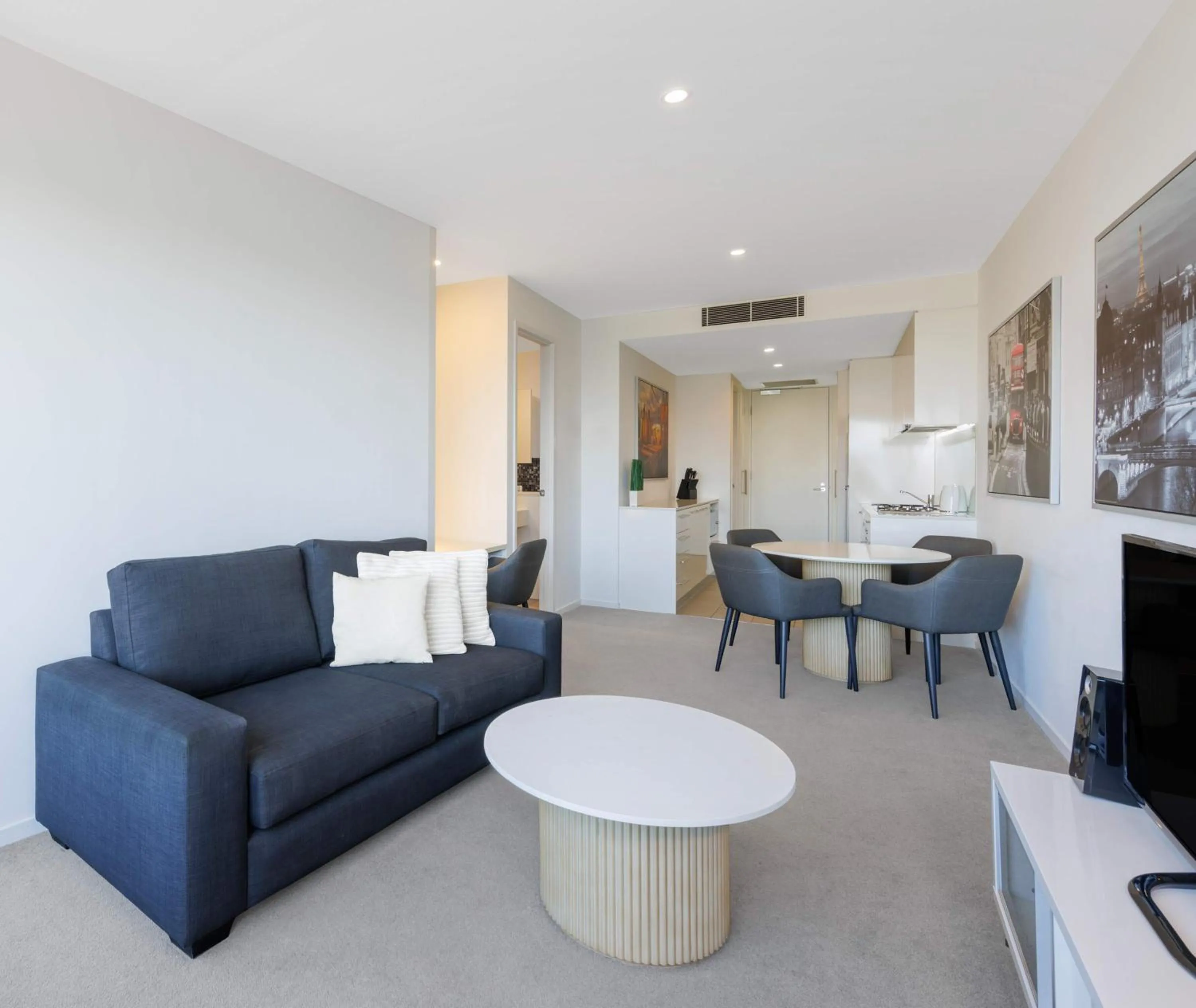 Living room in Oaks Melbourne Flemington Suites