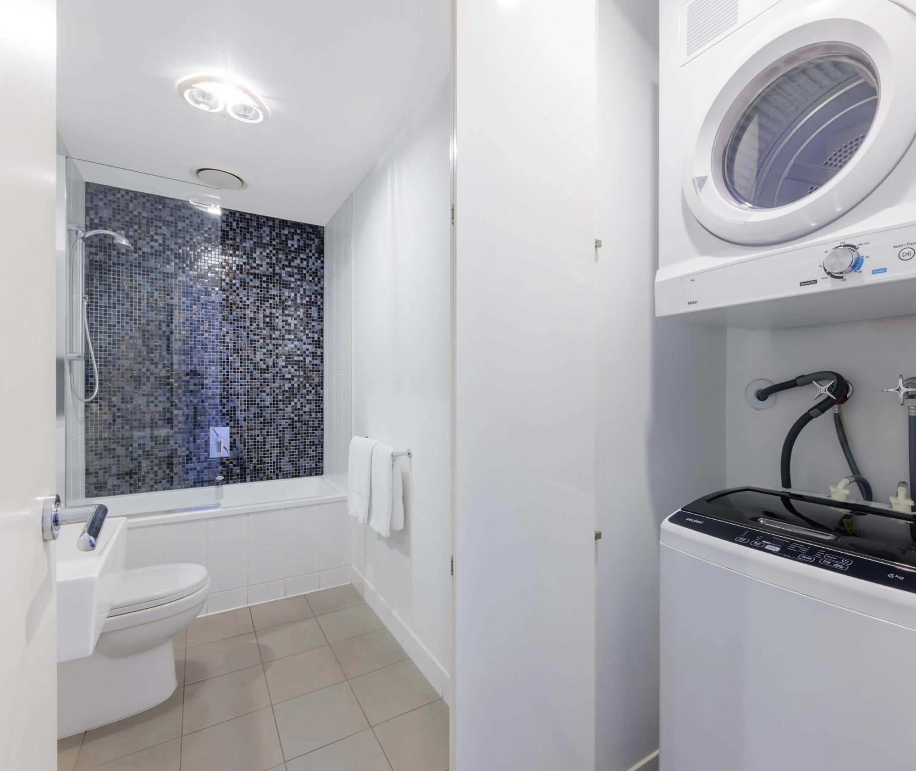 Bathroom in Oaks Melbourne Flemington Suites