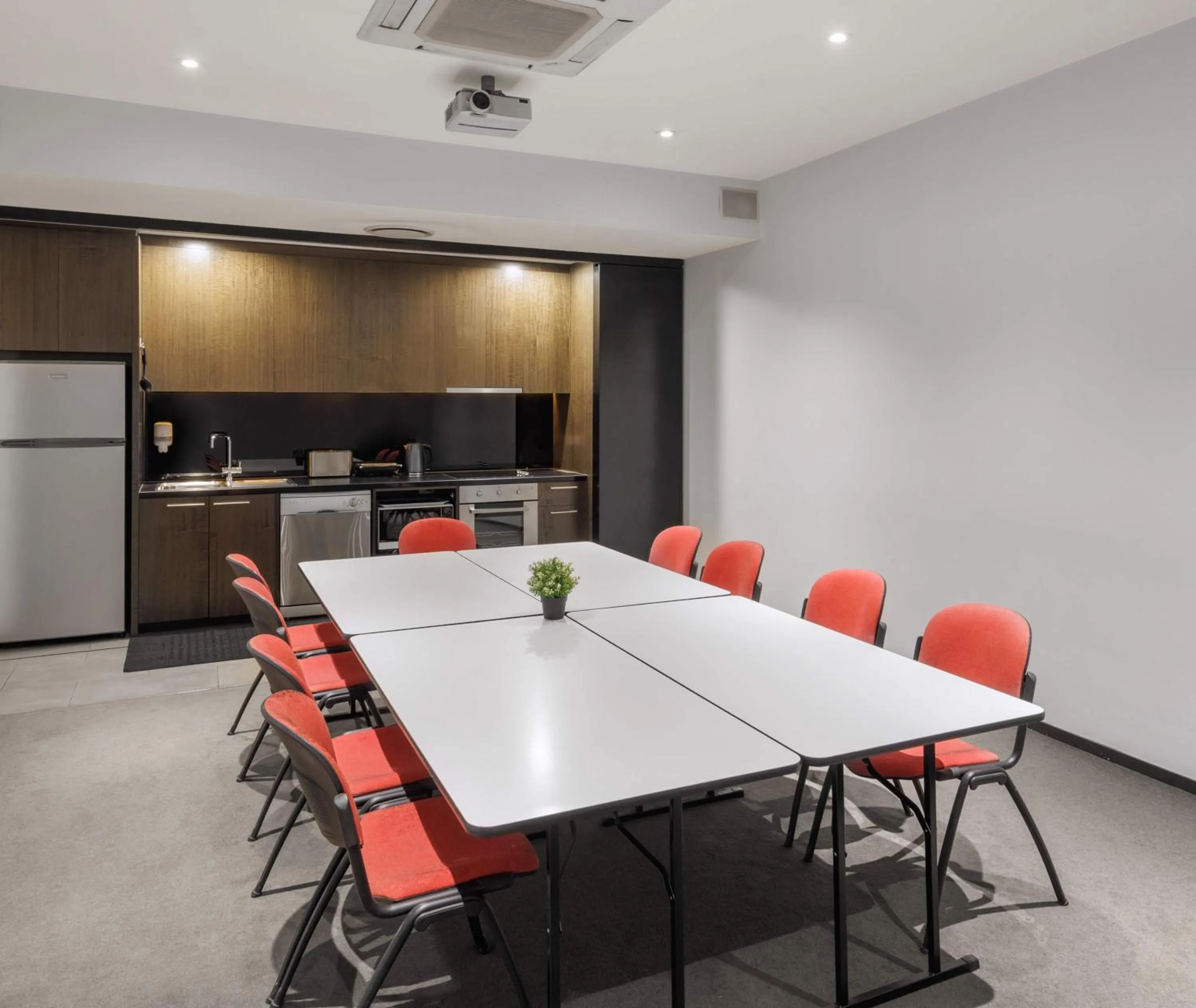 Meeting/conference room in Oaks Melbourne Flemington Suites