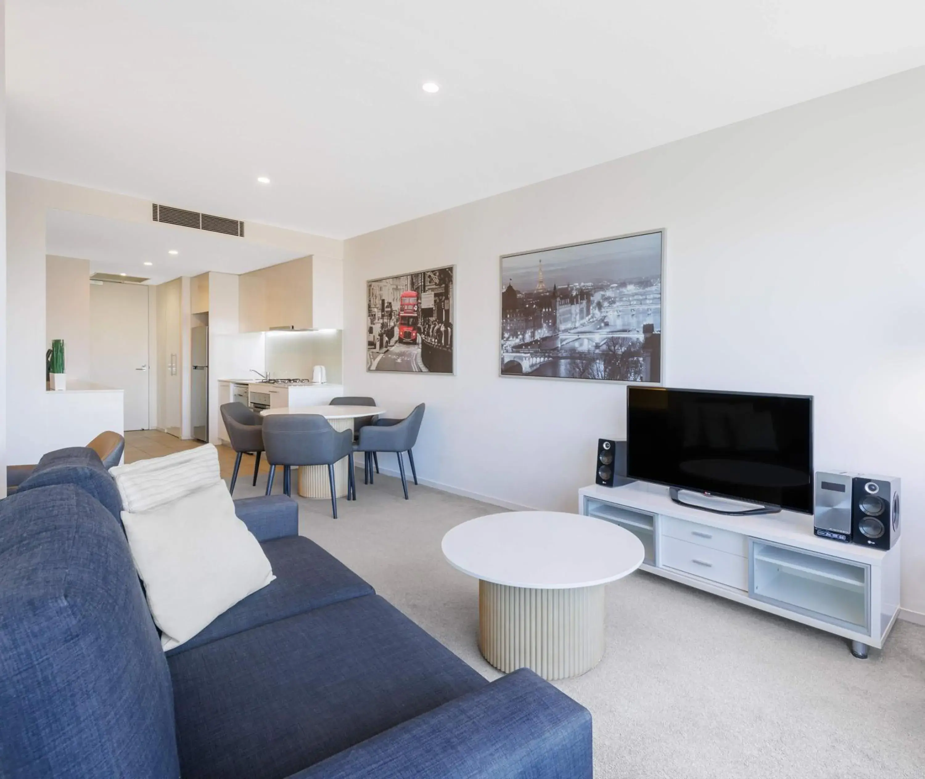 2 Bedroom Park View in Oaks Melbourne Flemington Suites 2 Bedroom Park View in Oaks Melbourne Flemington Suites