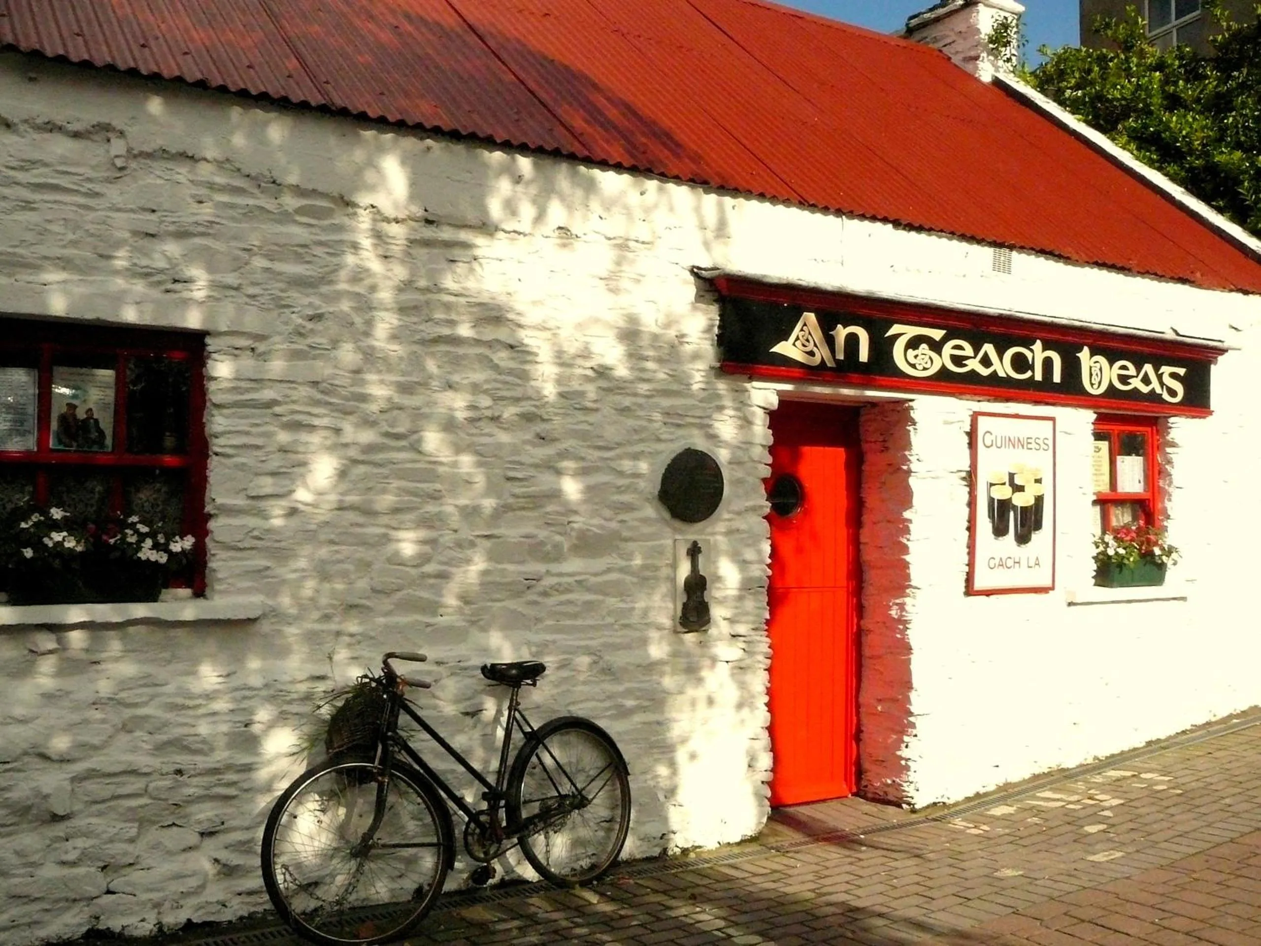 Lounge or bar in O Donovans Hotel