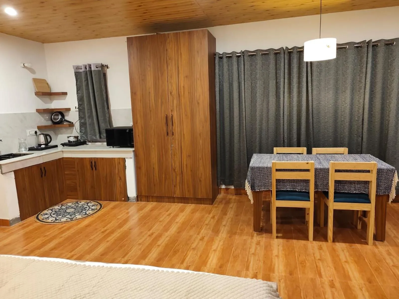 Kitchen or kitchenette in Echoes of the Himalayas