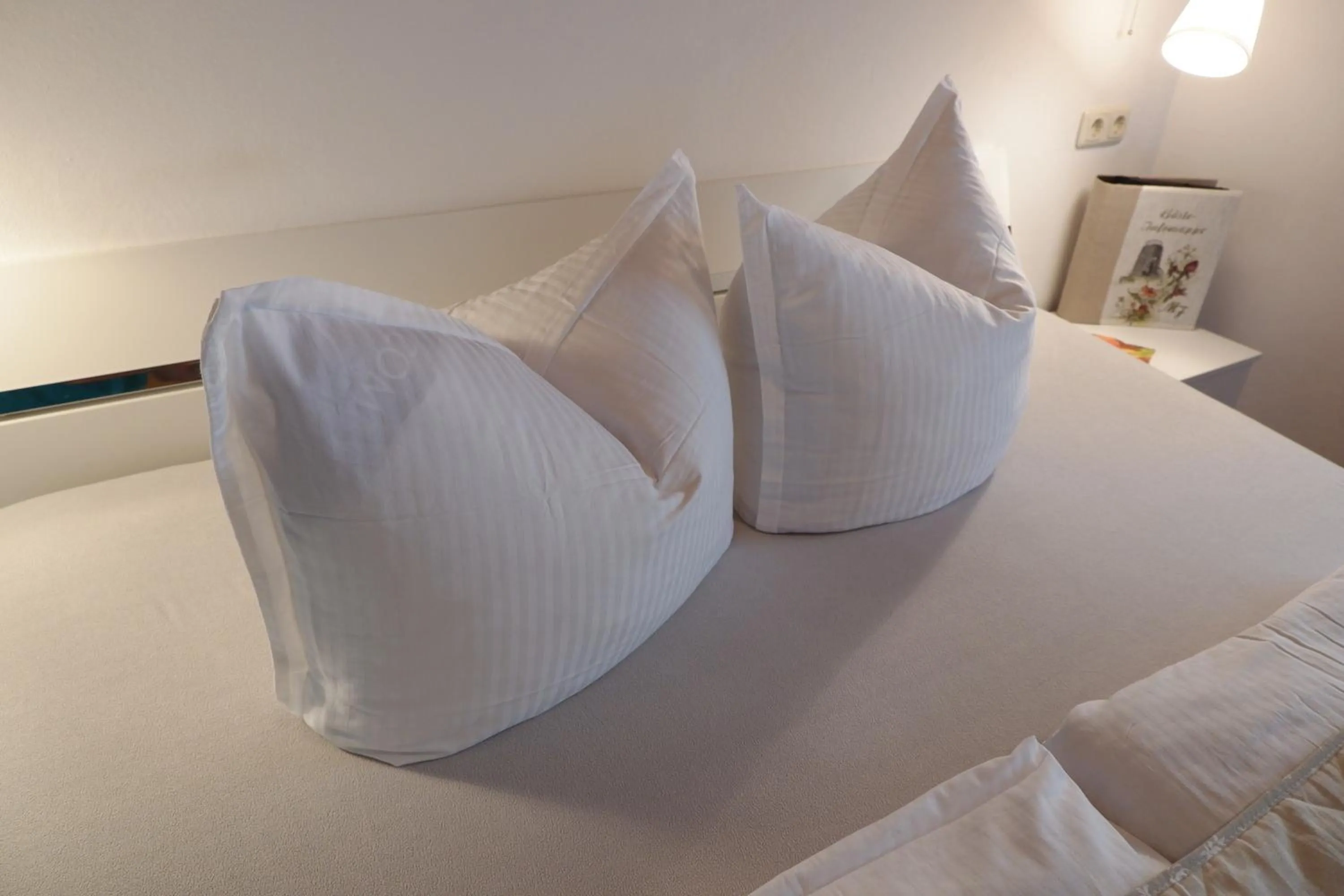 Bed in Frühstückspension Mayer-Schiller