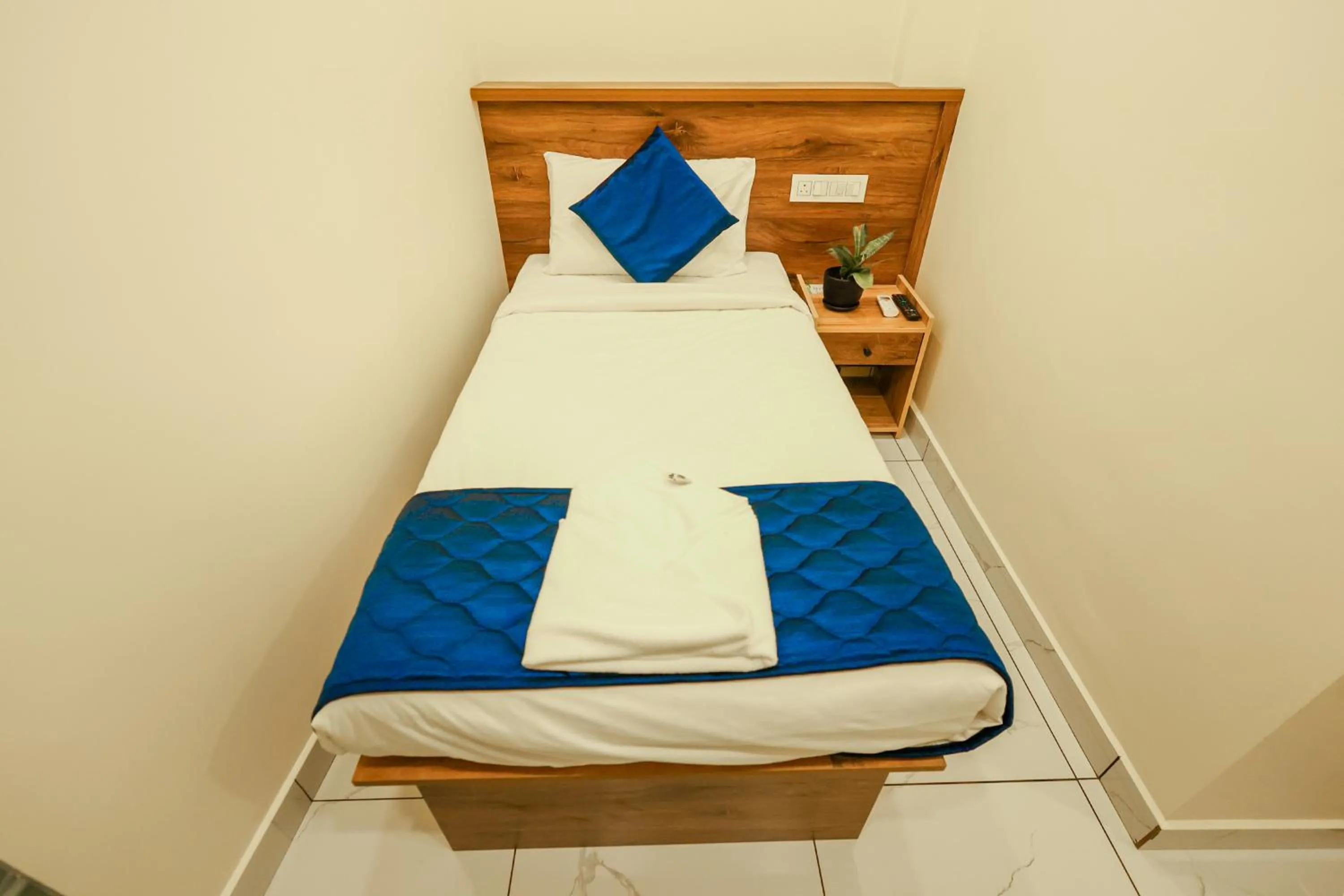 Single Room - single occupancy in Moonic Days Infopark Kakkanad