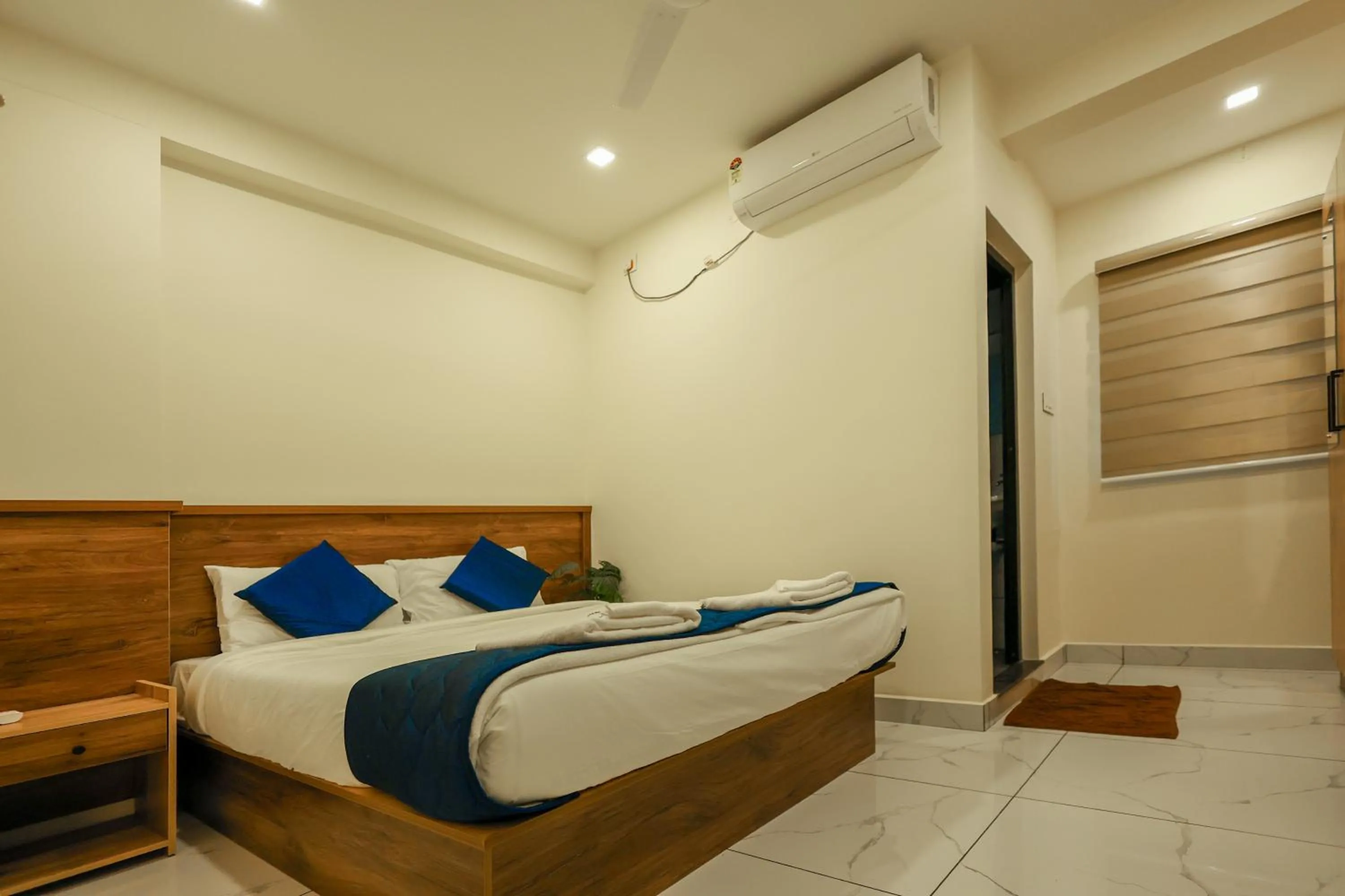 Deluxe Queen Room in Moonic Days Infopark Kakkanad