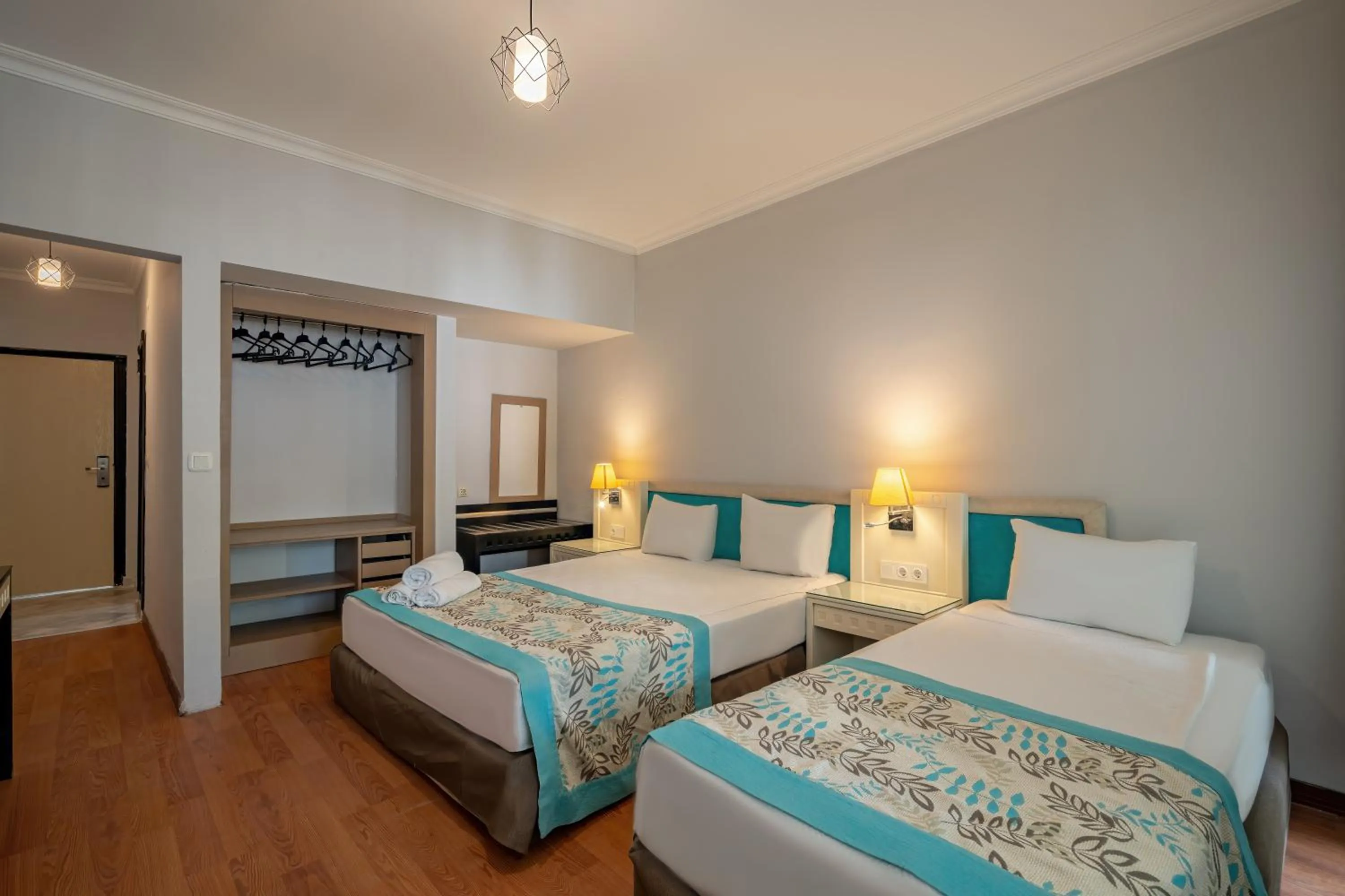 Bed in Side Nusso Beach Club - All Inclusive