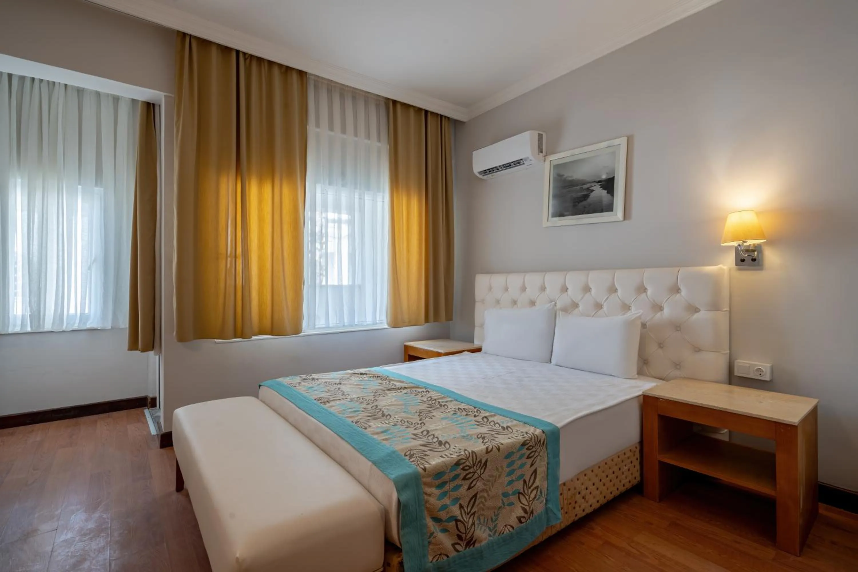 Bed in Side Nusso Beach Club - All Inclusive