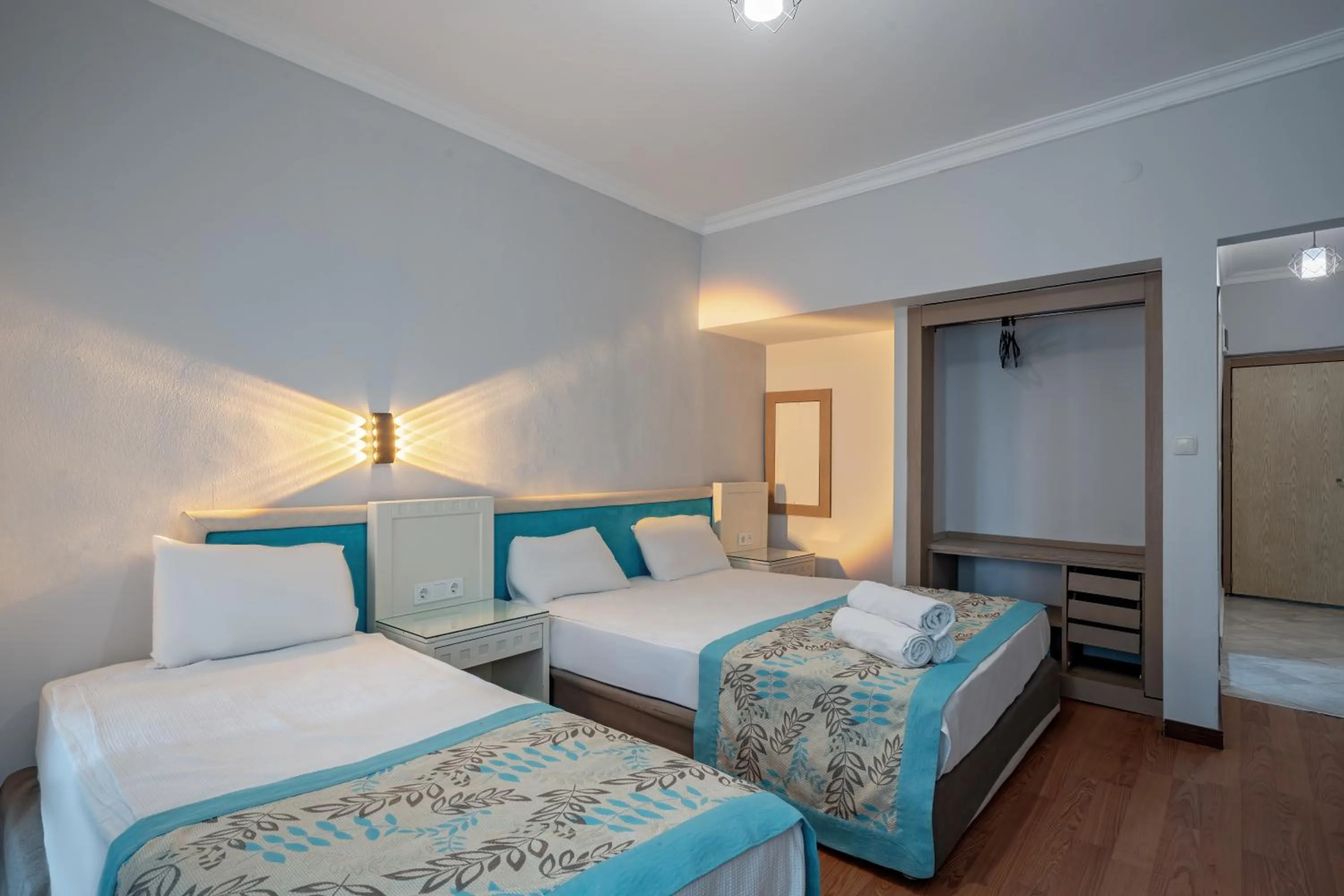 Bed in Side Nusso Beach Club - All Inclusive