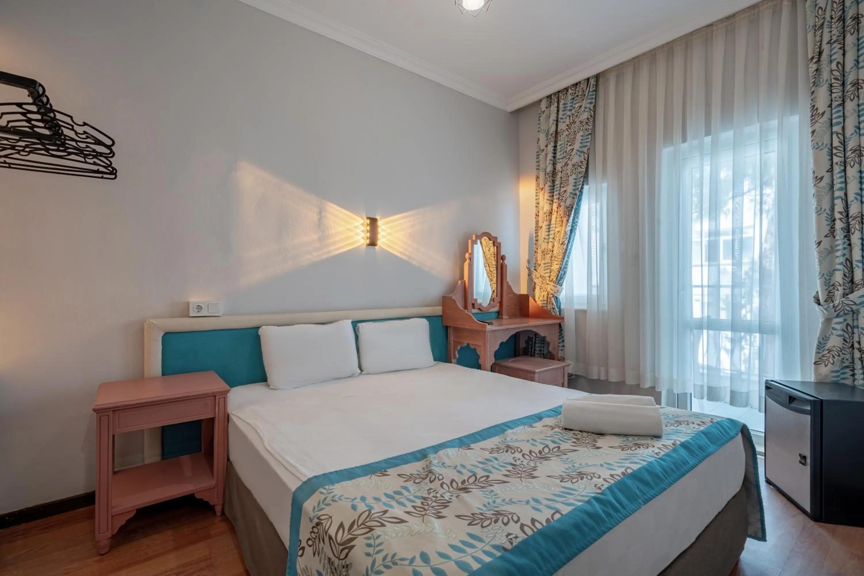 Bed in Side Nusso Beach Club - All Inclusive