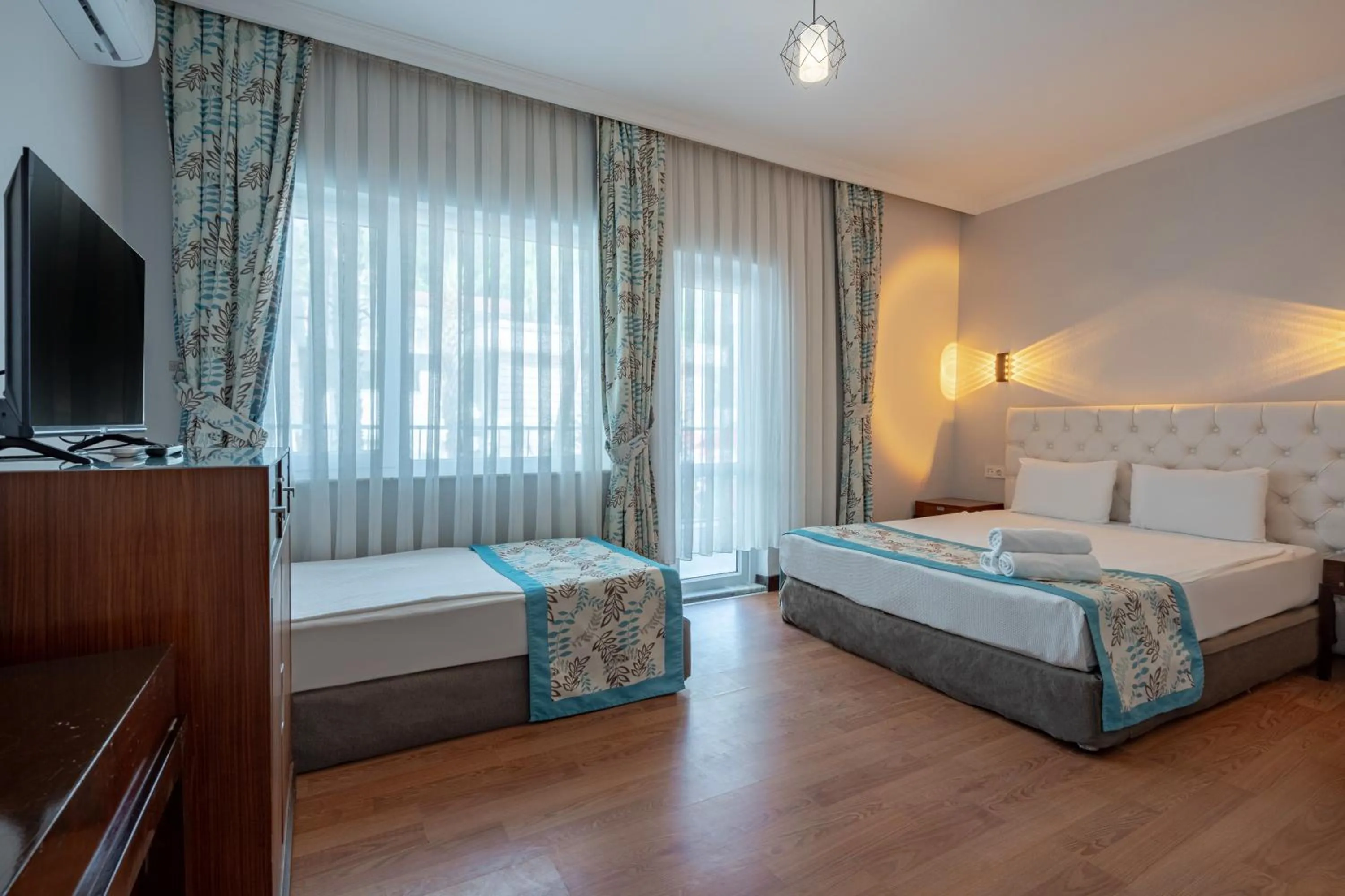 Bed in Side Nusso Beach Club - All Inclusive