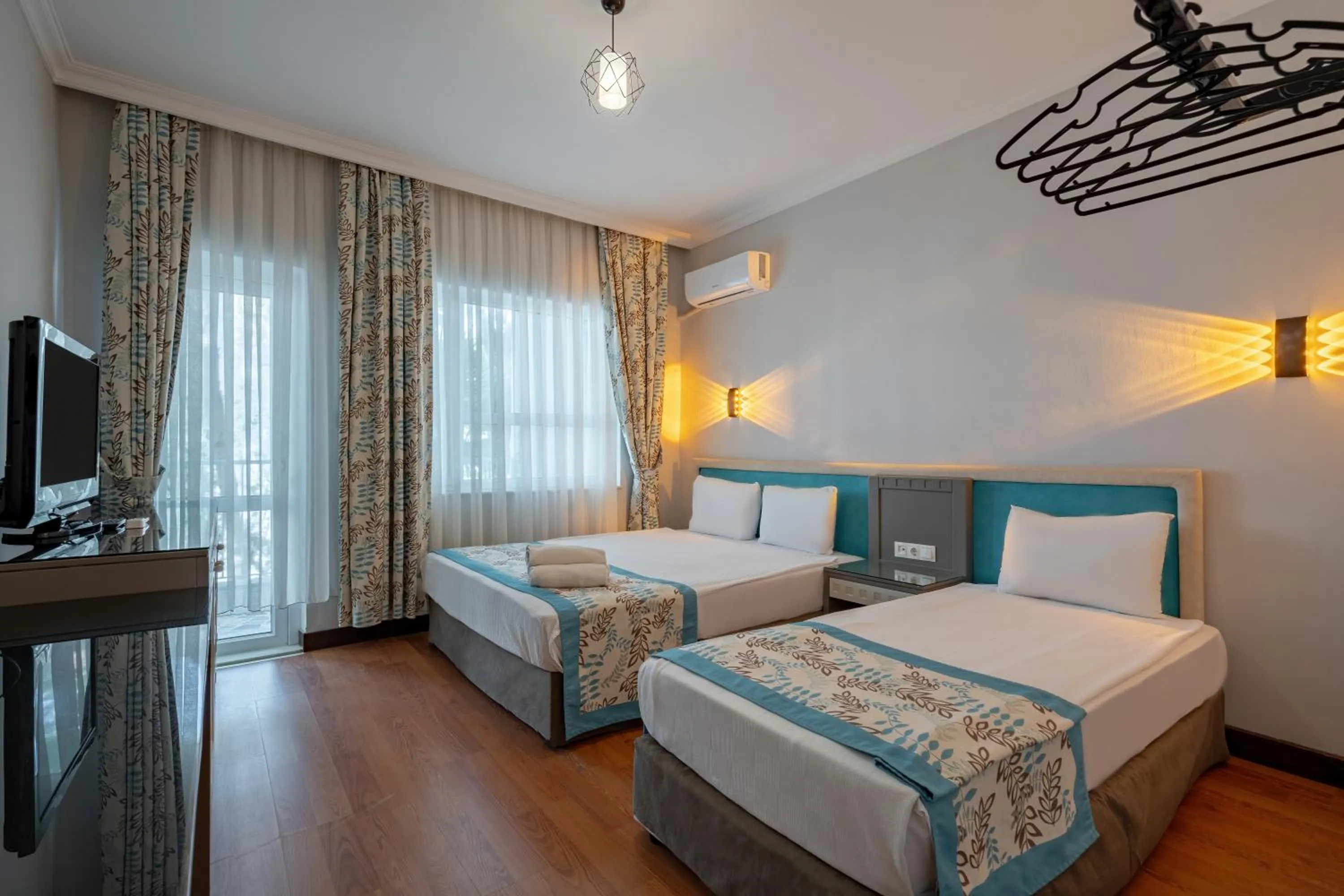 Bed in Side Nusso Beach Club - All Inclusive